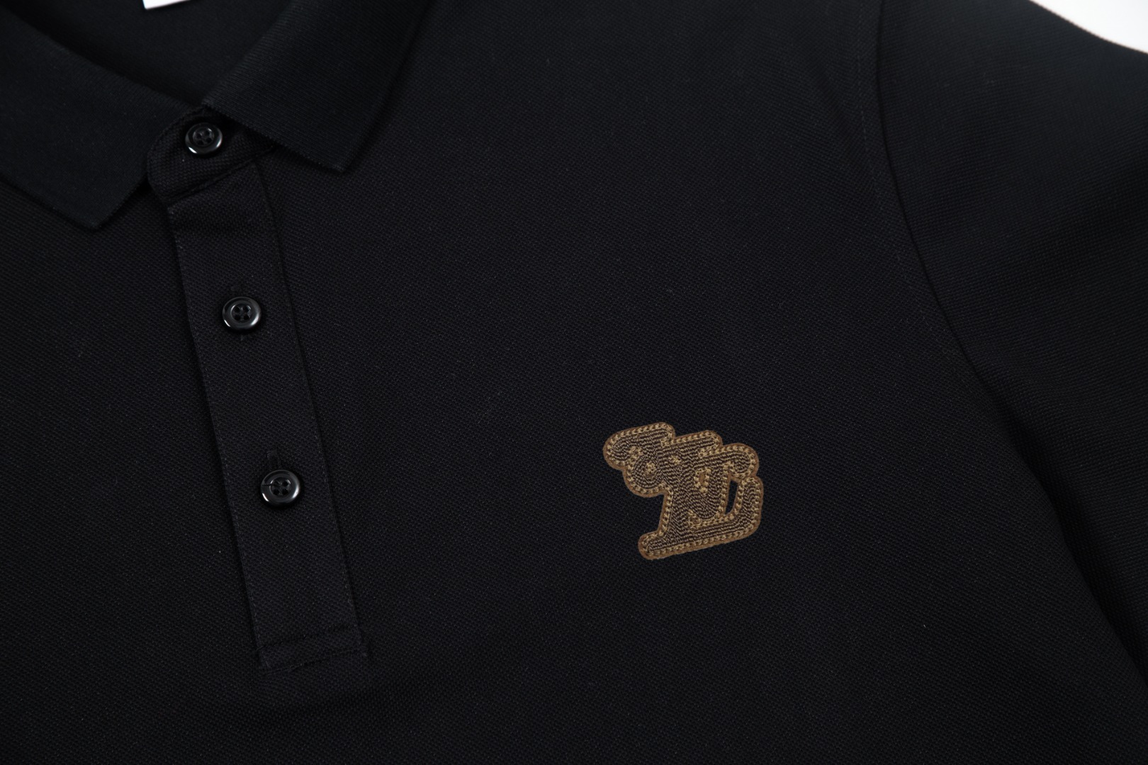 LV Louis Vuitton Embroidered Polo: 1980s-Inspired Upgrade for Stylish Comfort - 图片 6