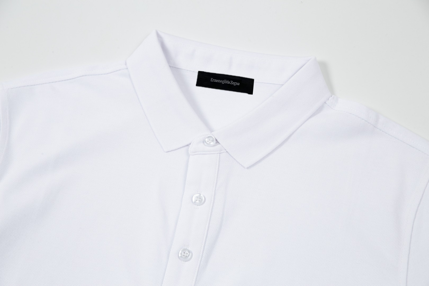 ZEGNA Jenia Logo Polo: 1980s-Inspired Upgrade for Spring and Summer Fashion. - 图片 6