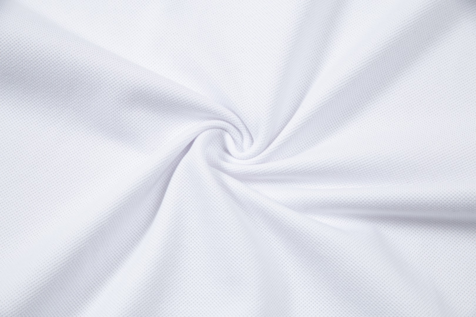ZEGNA Jenia Logo Polo: 1980s-Inspired Upgrade for Spring and Summer Fashion. - 图片 8