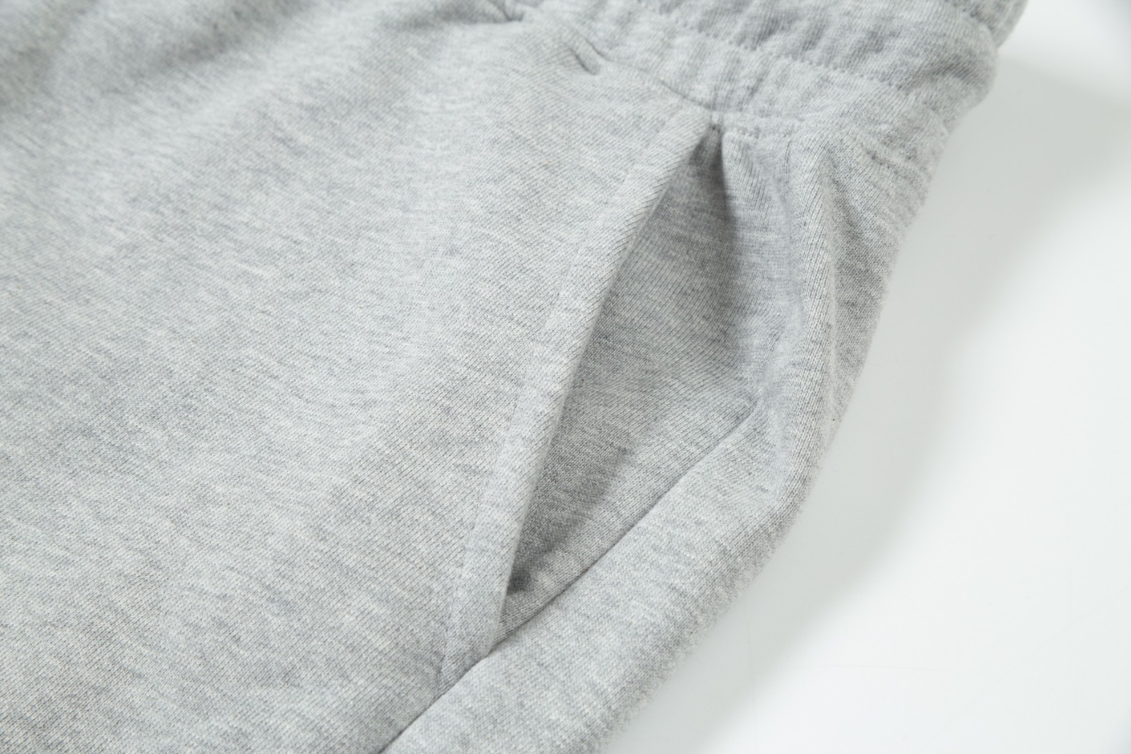 AMI SS Unisex Shorts: Black Grey, Sizes S-XL, Slant & Back Pockets, Logo Design - 图片 9