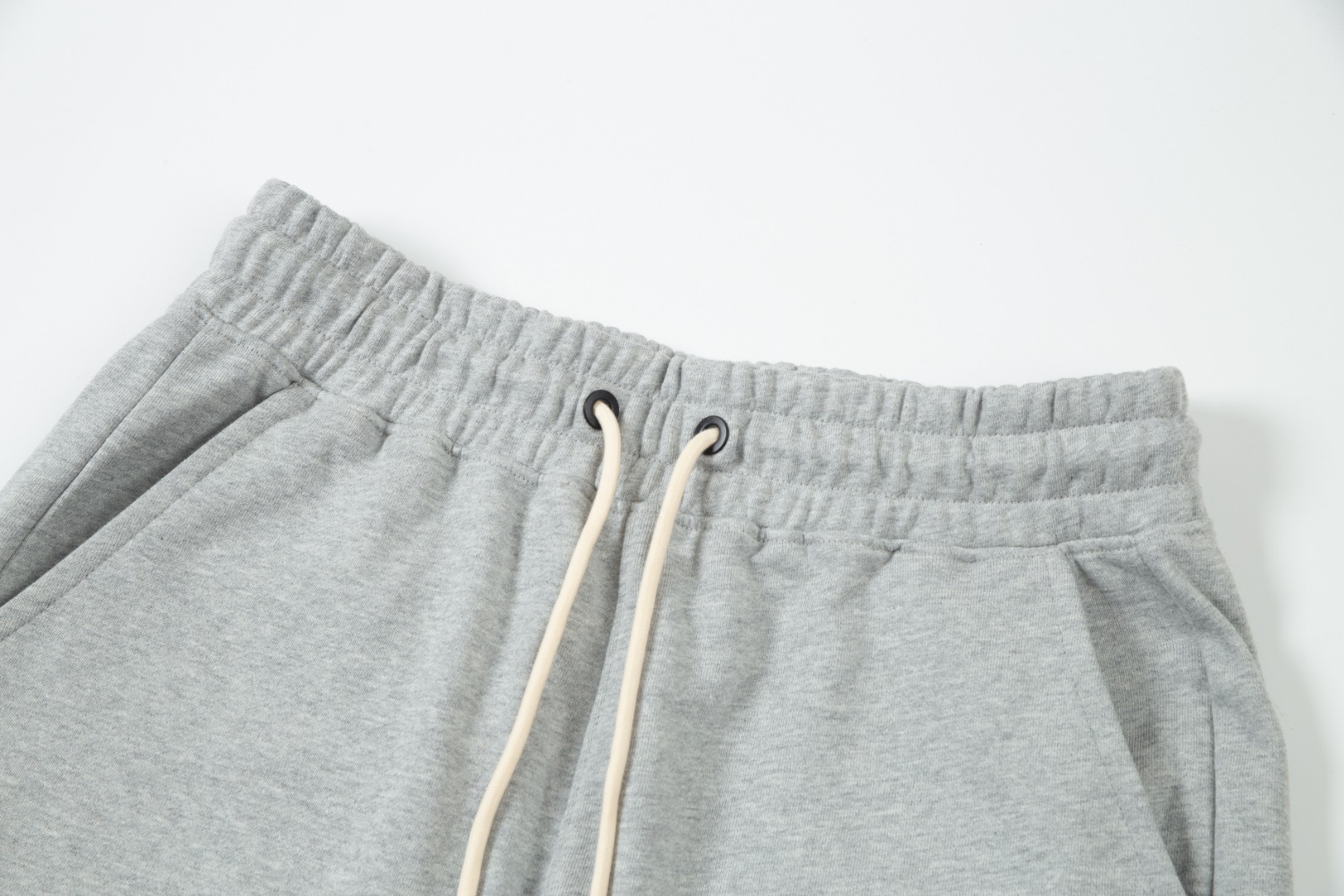 AMI SS Unisex Shorts: Black Grey, Sizes S-XL, Slant & Back Pockets, Logo Design - 图片 7