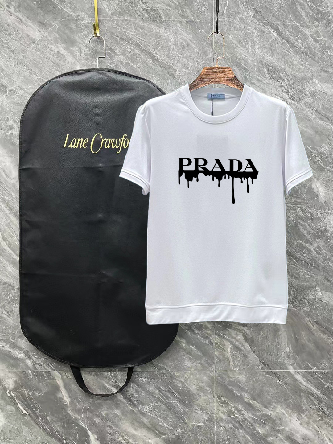 P105 Prada# Camiseta de manga corta sincrónica con contador superior de primavera y verano (completa con 3 etiquetas). …