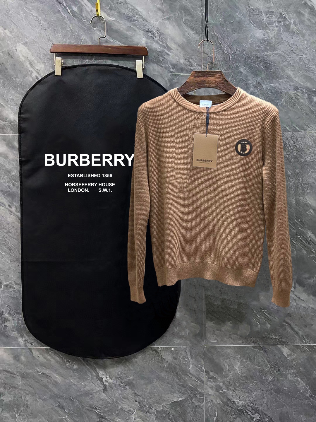 BBR Burberry, 3 etiquetas completas, suéter clásico de gofre con logo. Estilo básico clásico, un clásico que se usa tod…