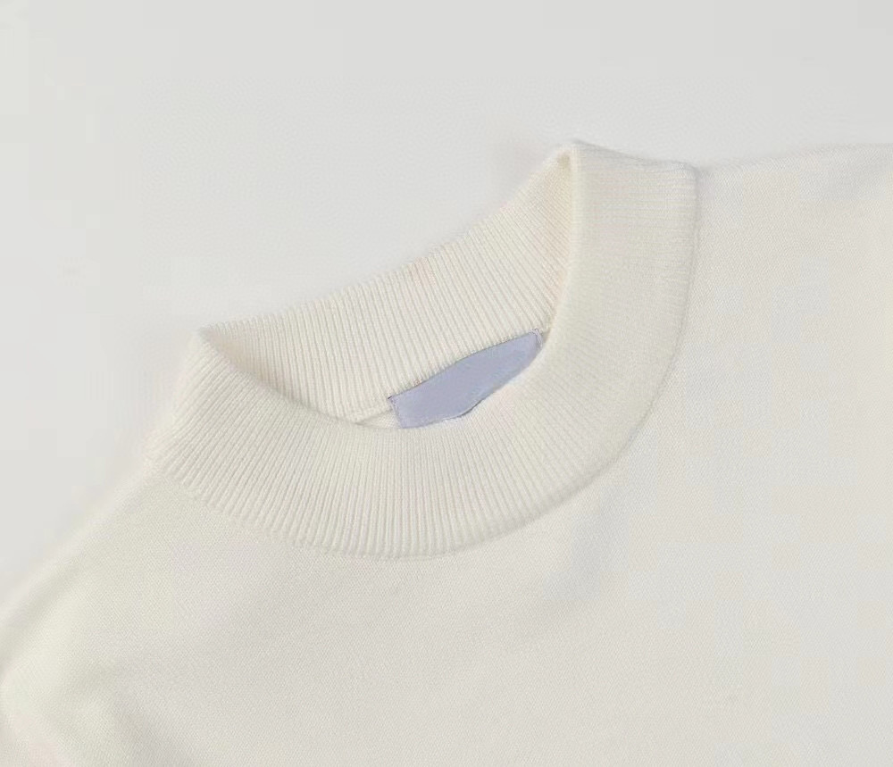 High-End Sweaters: Innovative Design with Premium Yarns and Soft Feel - 图片 9