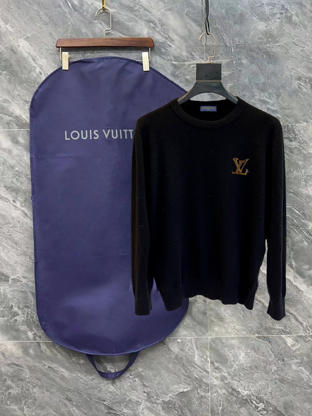 Louis Vuitton High-End Logo Sweater for Fall and Winter Fashion - 图片 1