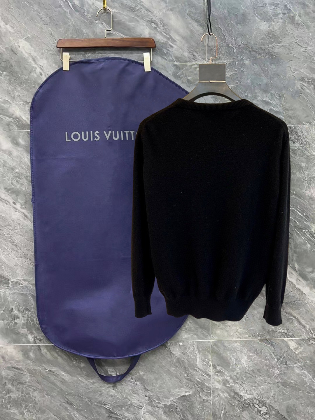 Louis Vuitton High-End Logo Sweater for Fall and Winter Fashion - 图片 2