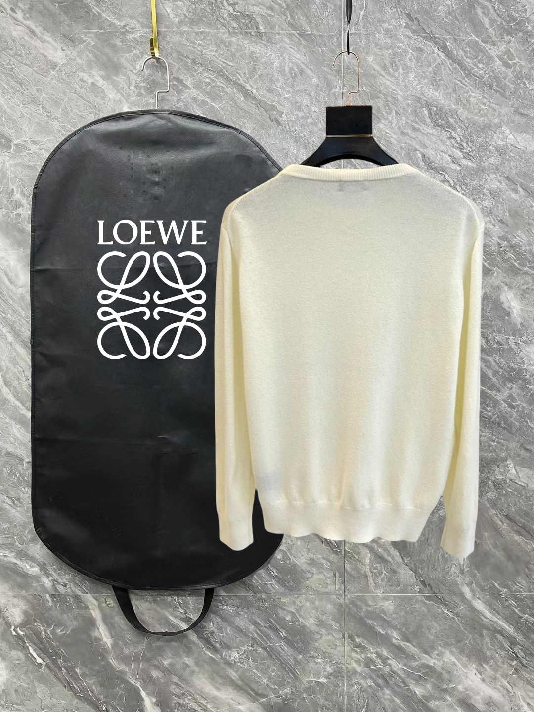 CJCR Loewe 3-D Logo Sweater: High-End Custom-Made Series for Fall/Winter - 图片 4