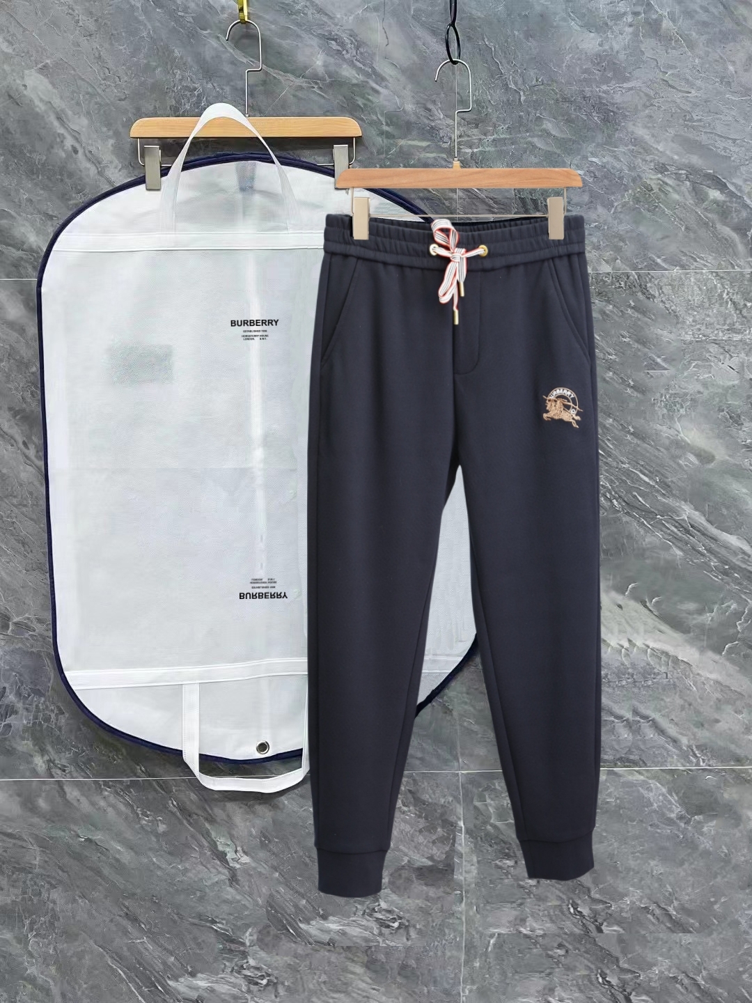 BBR Burberry 2024 Otoño-Invierno Nuevo Pantalón Casual de Hombre Original Pantalón Deportivo Alta Personalización Estil…