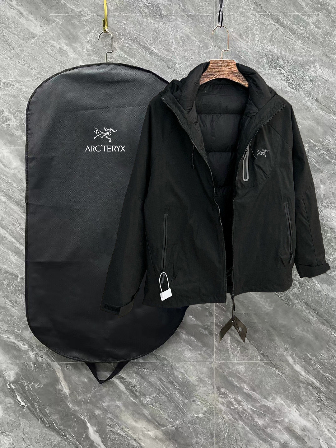 Versión alta 𝐀𝐑𝐂'𝐓𝐄𝐑𝐘𝐗 Chaqueta de plumón tres en uno de la serie Arc'teryx Rendimiento funcional al aire libre…