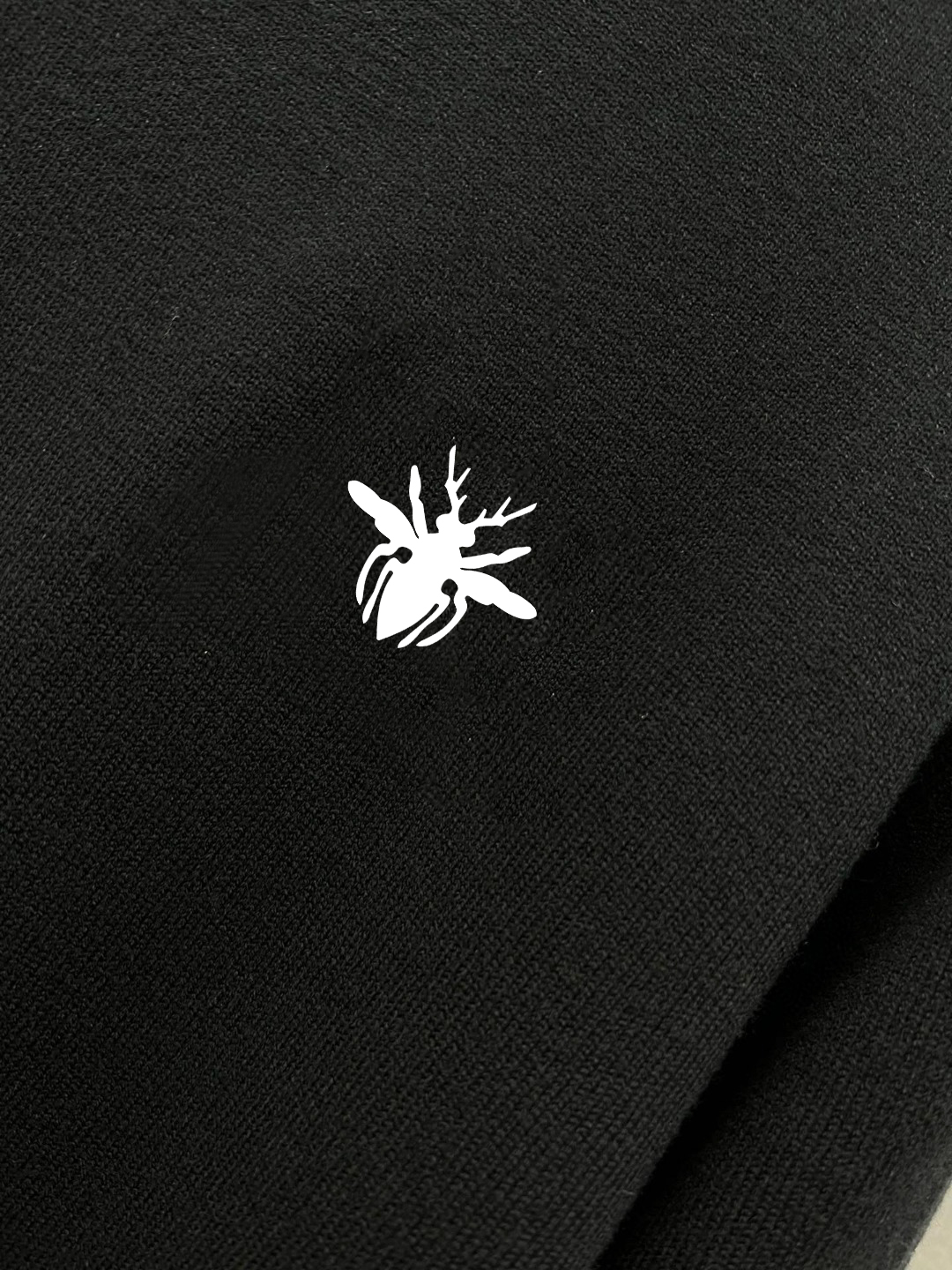 Luxury Embroidered Badges & High-Collar Sweaters by CJCR DIOR DIAU - 图片 5