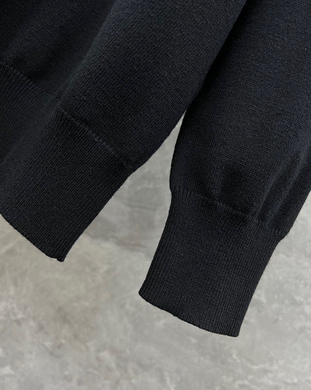 Luxury Embroidered Badges & High-Collar Sweaters by CJCR DIOR DIAU - 图片 6