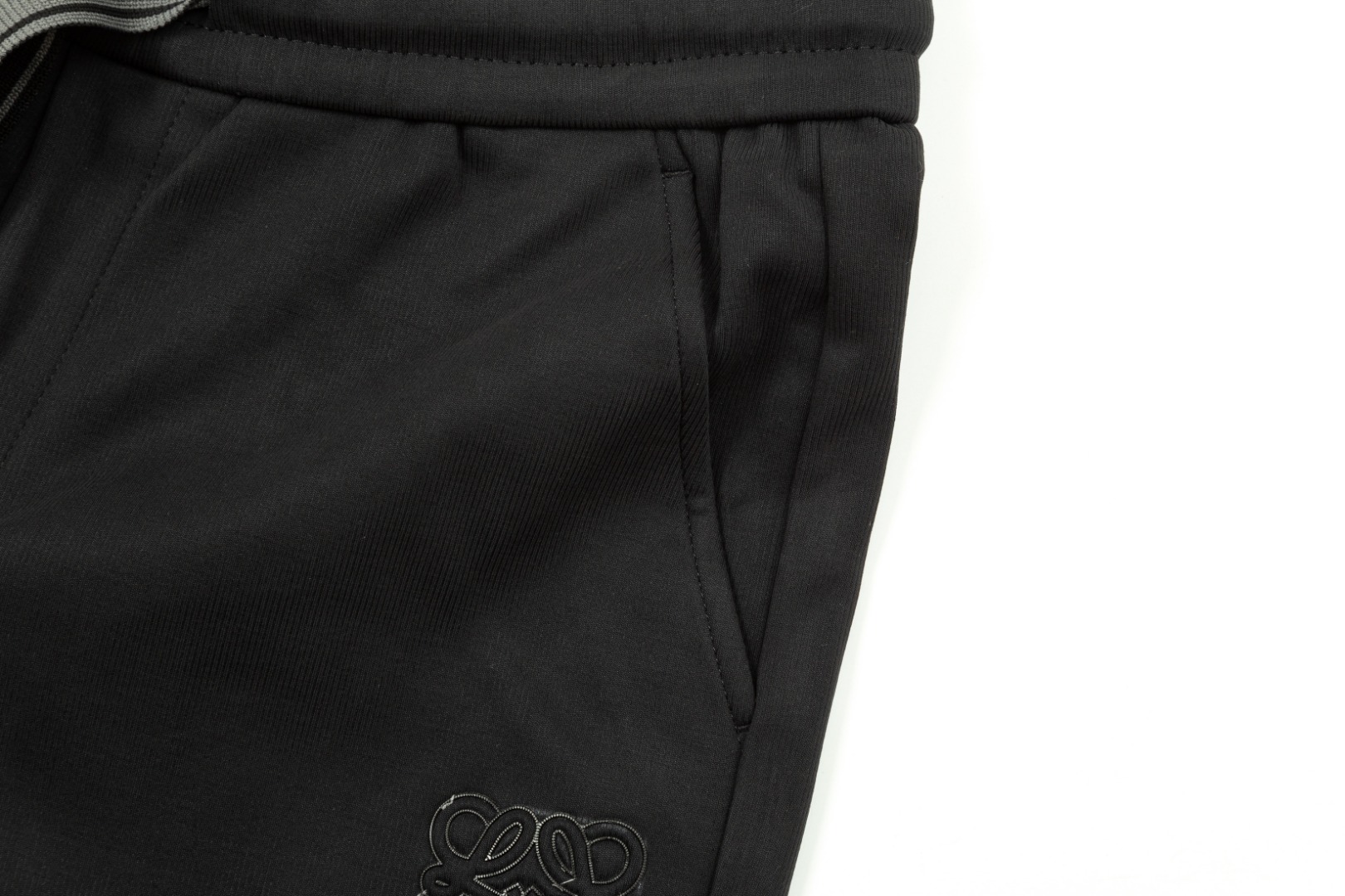 CJCR Loewe: New Stylish Imported Pants for Autumn and Winter – High Quality and Comfort - 图片 4