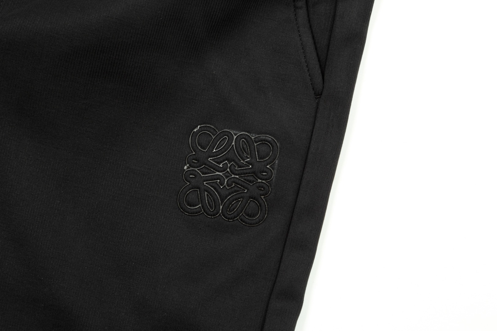 CJCR Loewe: New Stylish Imported Pants for Autumn and Winter – High Quality and Comfort - 图片 5