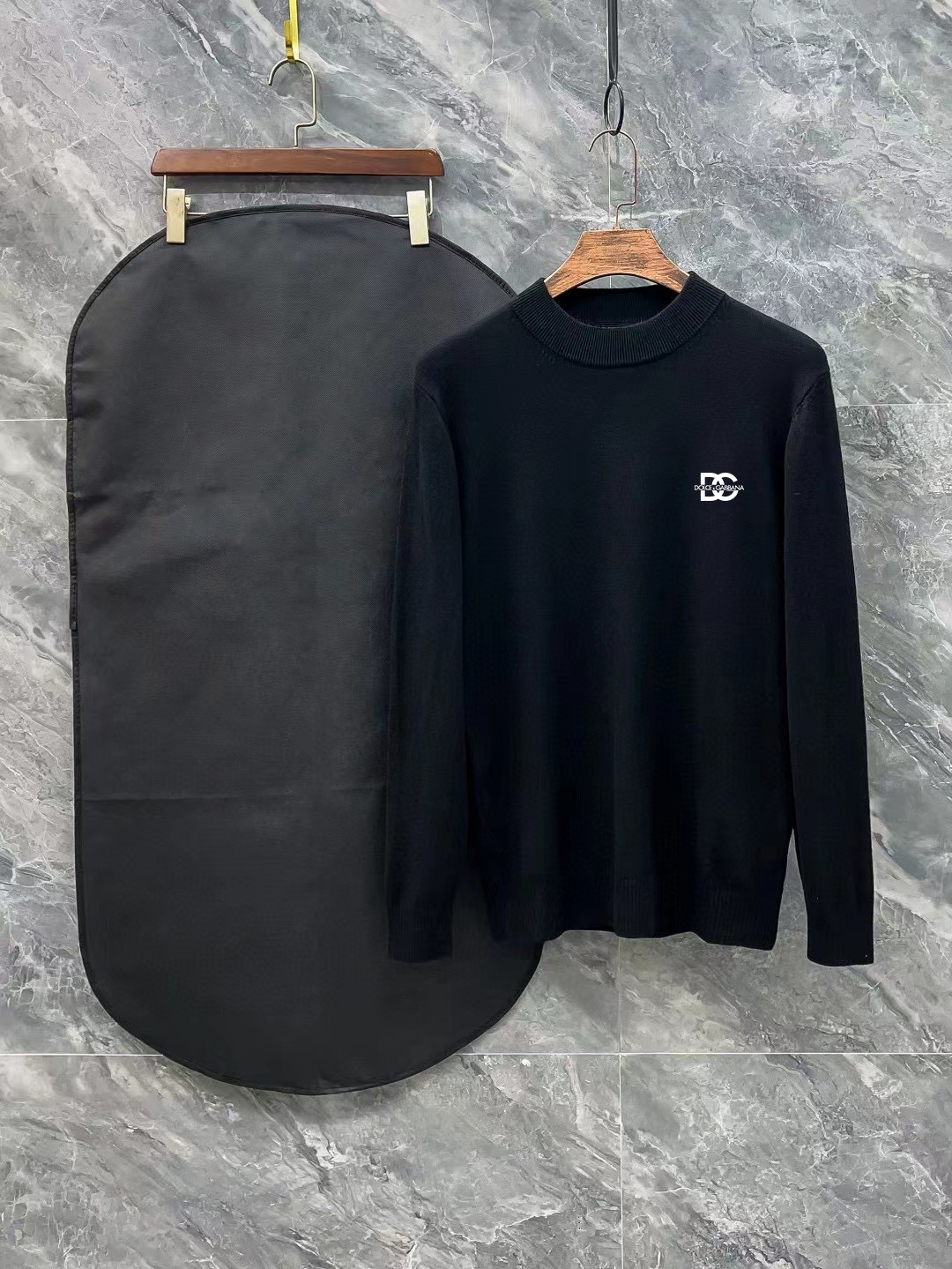 High-End Custom Sweaters by DG Dugarbana: Innovation in Style and Fabric