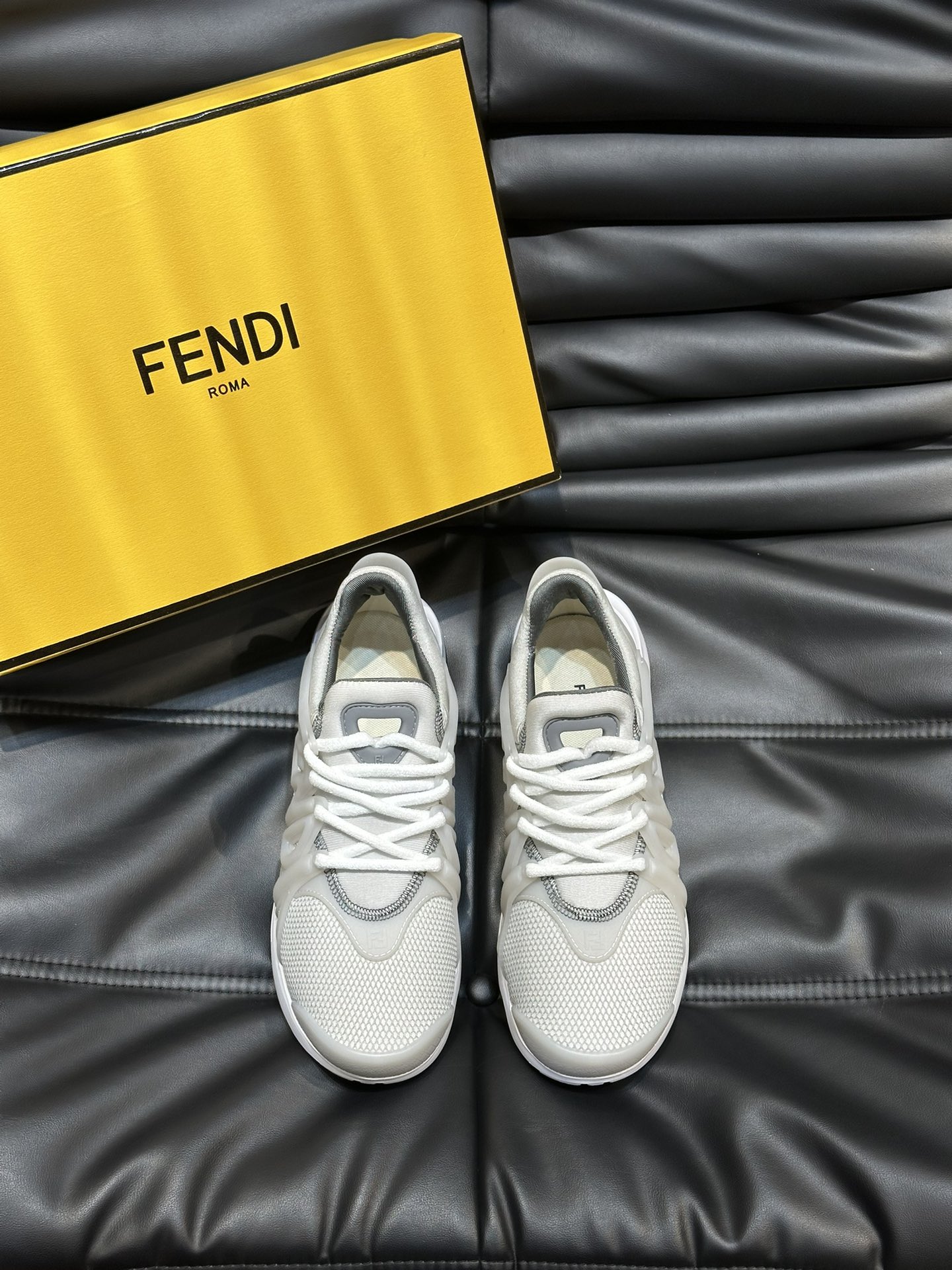 Hoe u de replica -winkel kunt kopen
 Fendi Schoenen Sportschoenen Hoge kwaliteit
 Zwart Grijs Mannen Rubber Casual