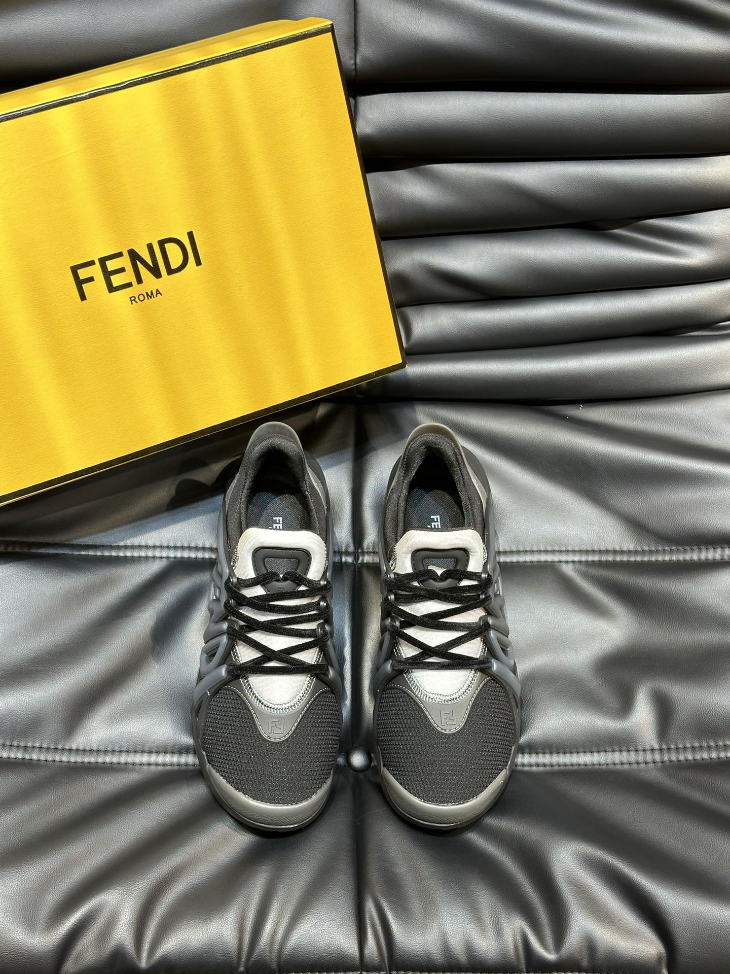 Fendi Schoenen Sportschoenen 2024 Replica Groothandel goedkope verkoop online
 Zwart Grijs Mannen Rubber Casual