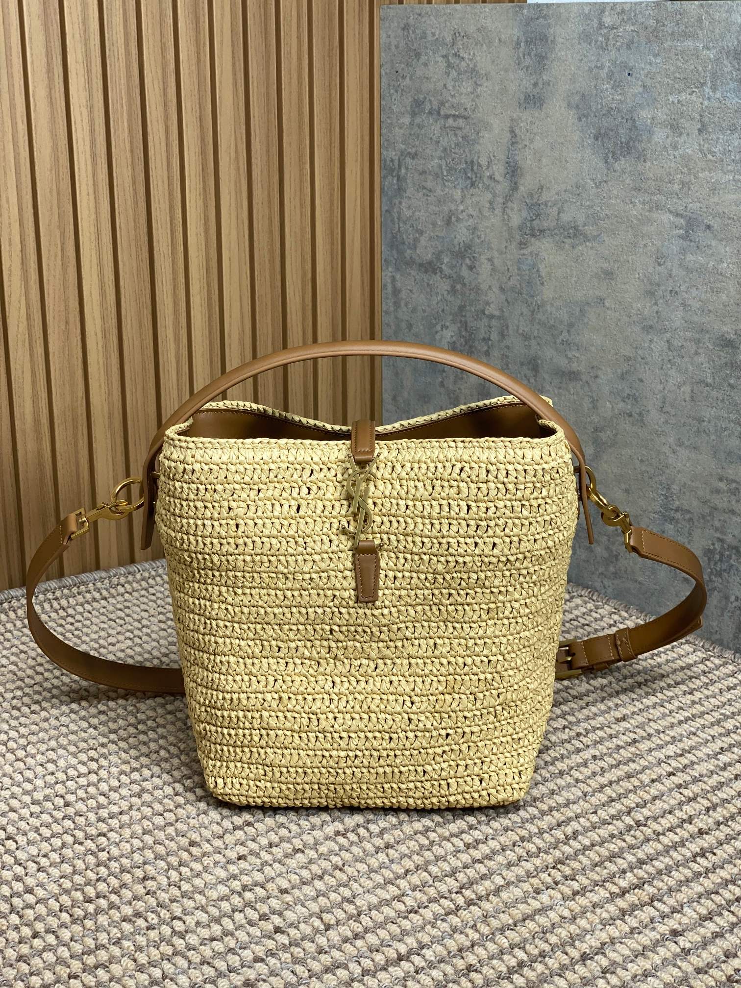 We bieden top goedkope AAA
 Yves Saint Laurent Tassen Emmer Tas Splijten Raffia Zomercollectie