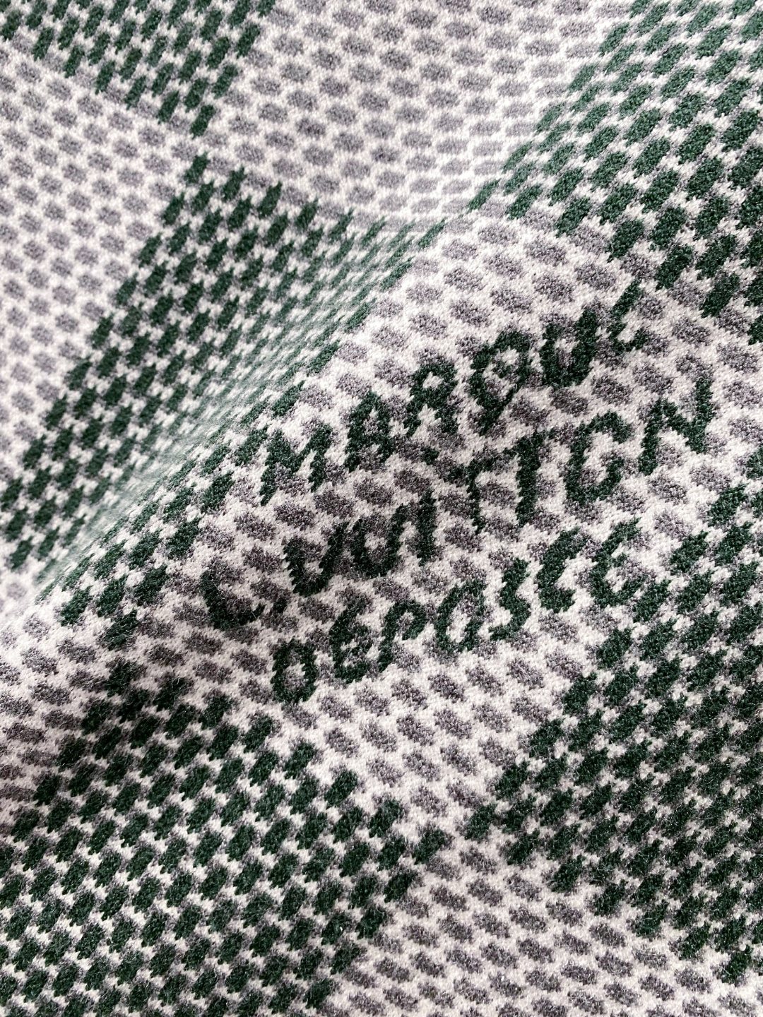 lv²⁰²⁴毛衣 2024秋冬最新系列，专柜1:1顶级复刻，顶级版本！厚薄适中，可以穿一整个冬天  潮人