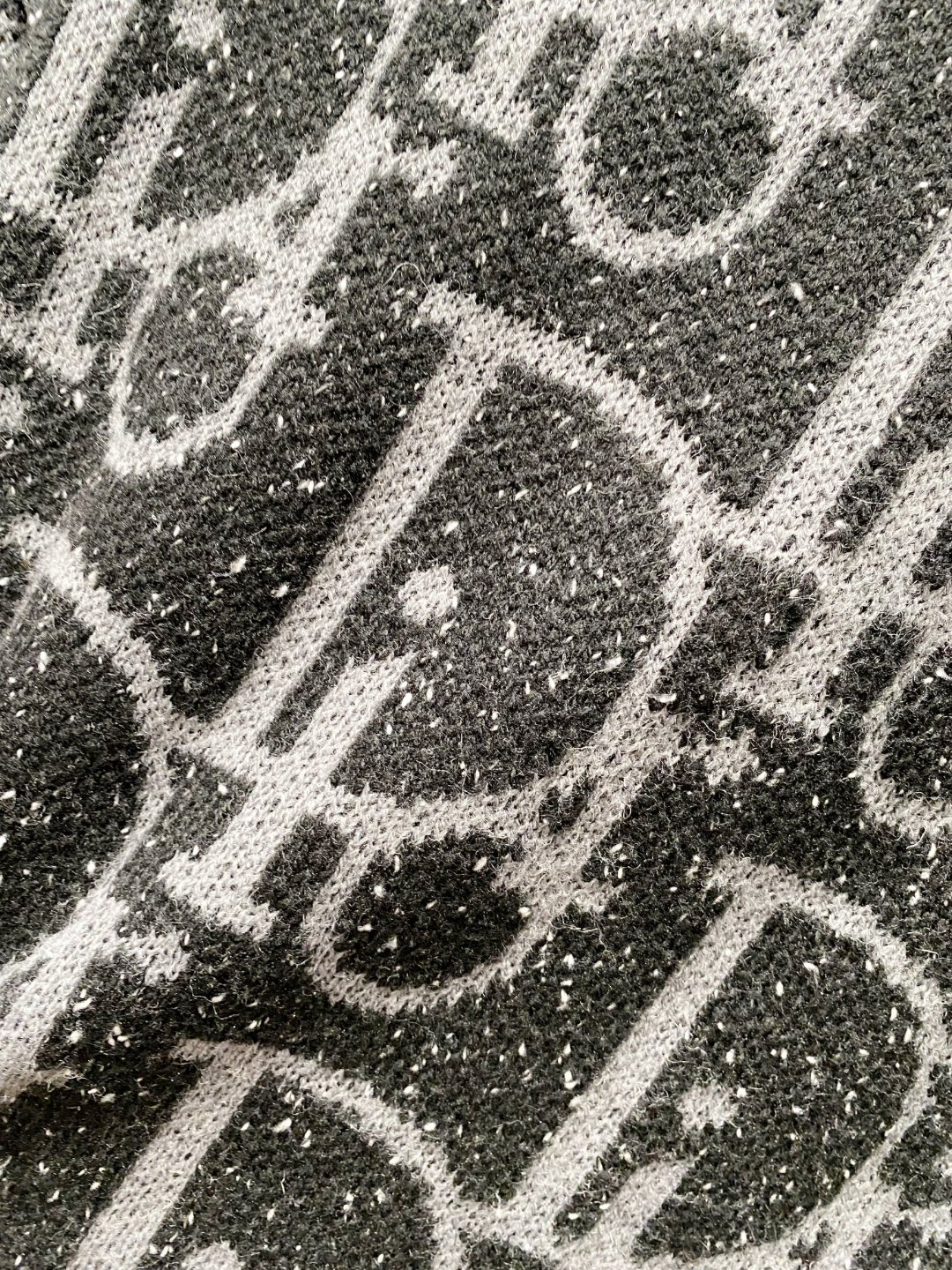Dior²⁰²⁴毛衣 2024秋冬最新系列，专柜1:1顶级复刻，顶级版本！厚薄适中，可以穿一整个冬天  
