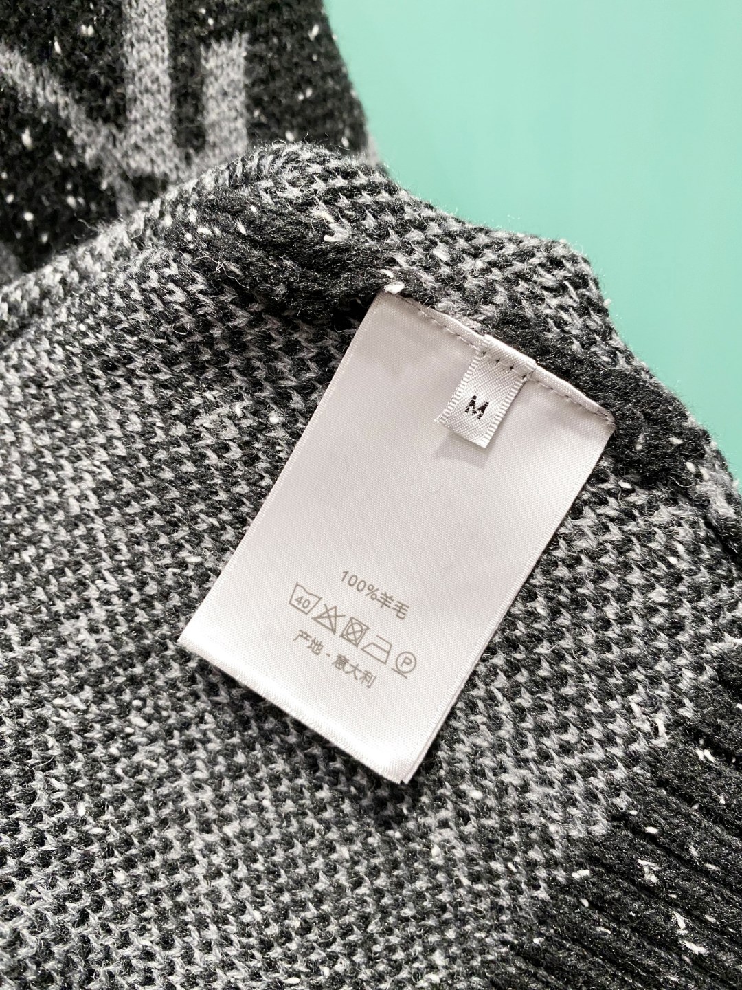 Dior²⁰²⁴毛衣 2024秋冬最新系列，专柜1:1顶级复刻，顶级版本！厚薄适中，可以穿一整个冬天  