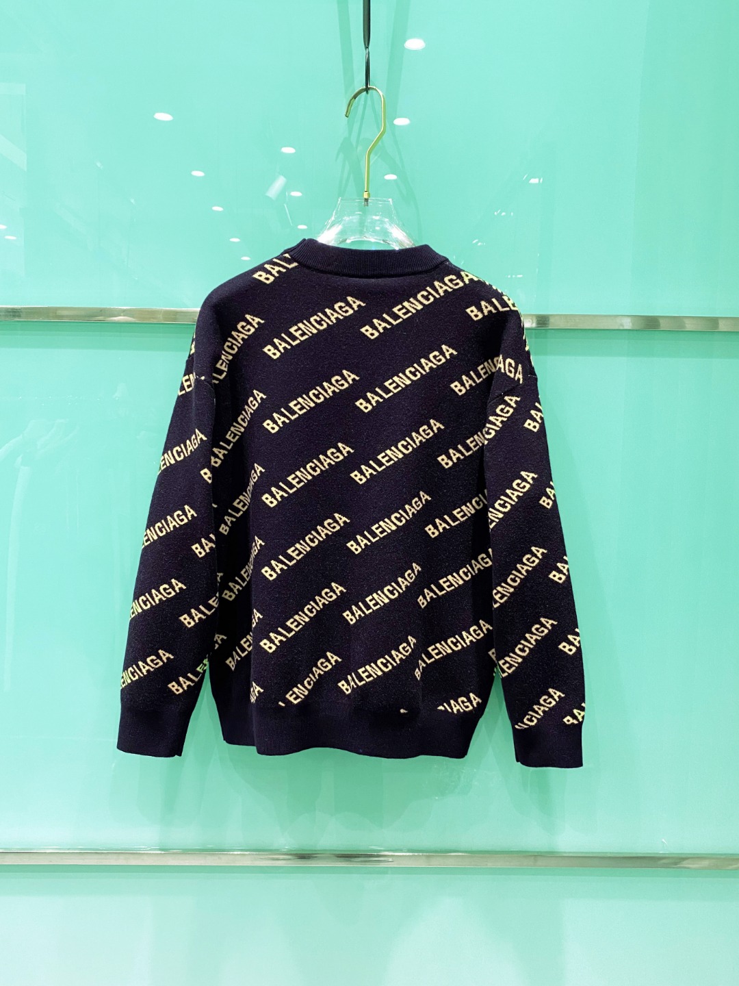 巴黎世家²⁰²⁴毛衣 2024秋冬最新系列，专柜1:1顶级复刻，顶级版本！厚薄适中，可以穿一整个冬天 潮