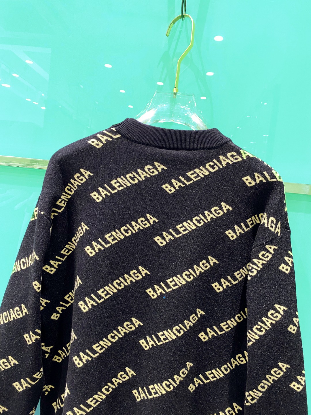 巴黎世家²⁰²⁴毛衣 2024秋冬最新系列，专柜1:1顶级复刻，顶级版本！厚薄适中，可以穿一整个冬天 潮