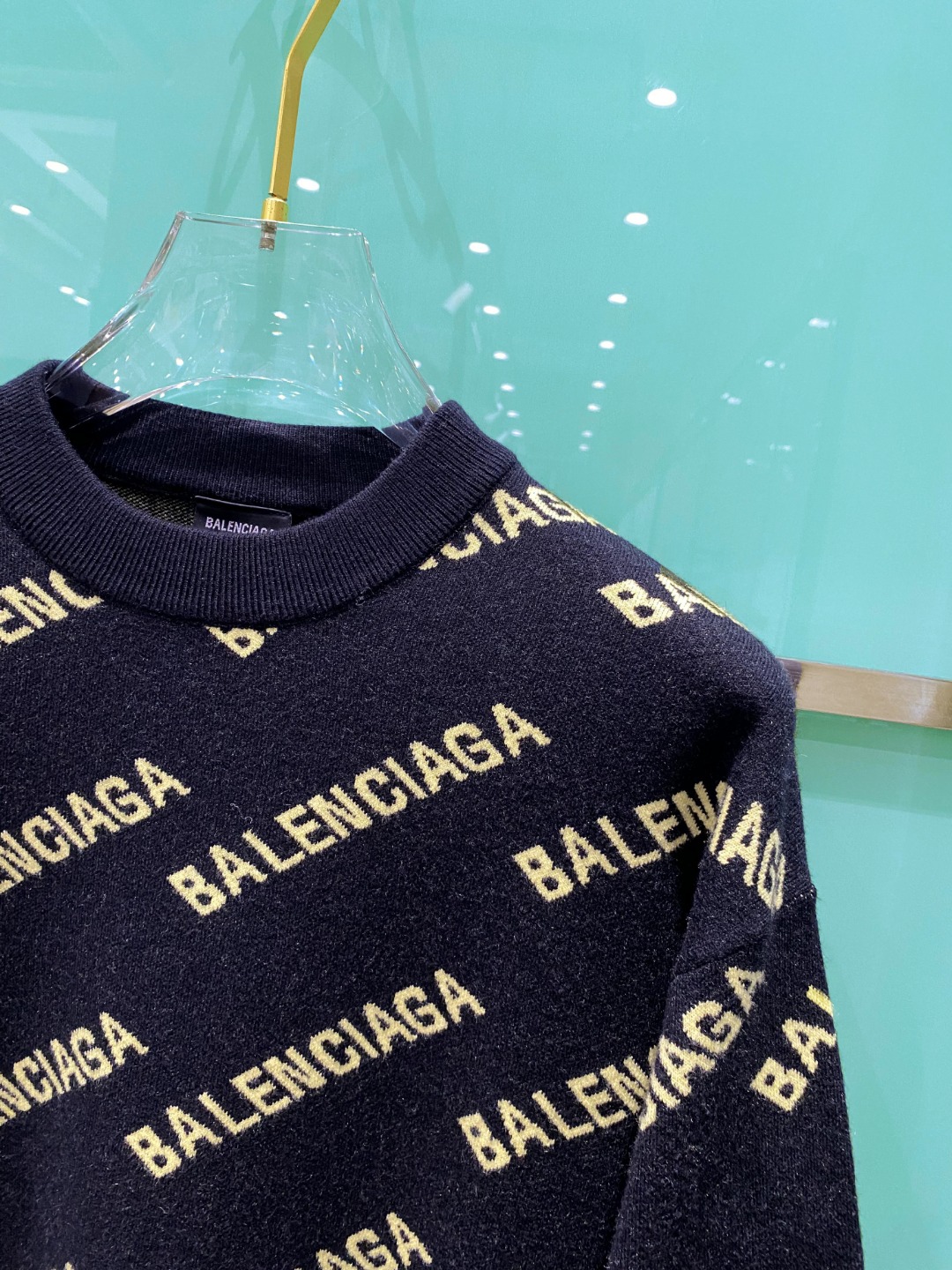 巴黎世家²⁰²⁴毛衣 2024秋冬最新系列，专柜1:1顶级复刻，顶级版本！厚薄适中，可以穿一整个冬天 潮