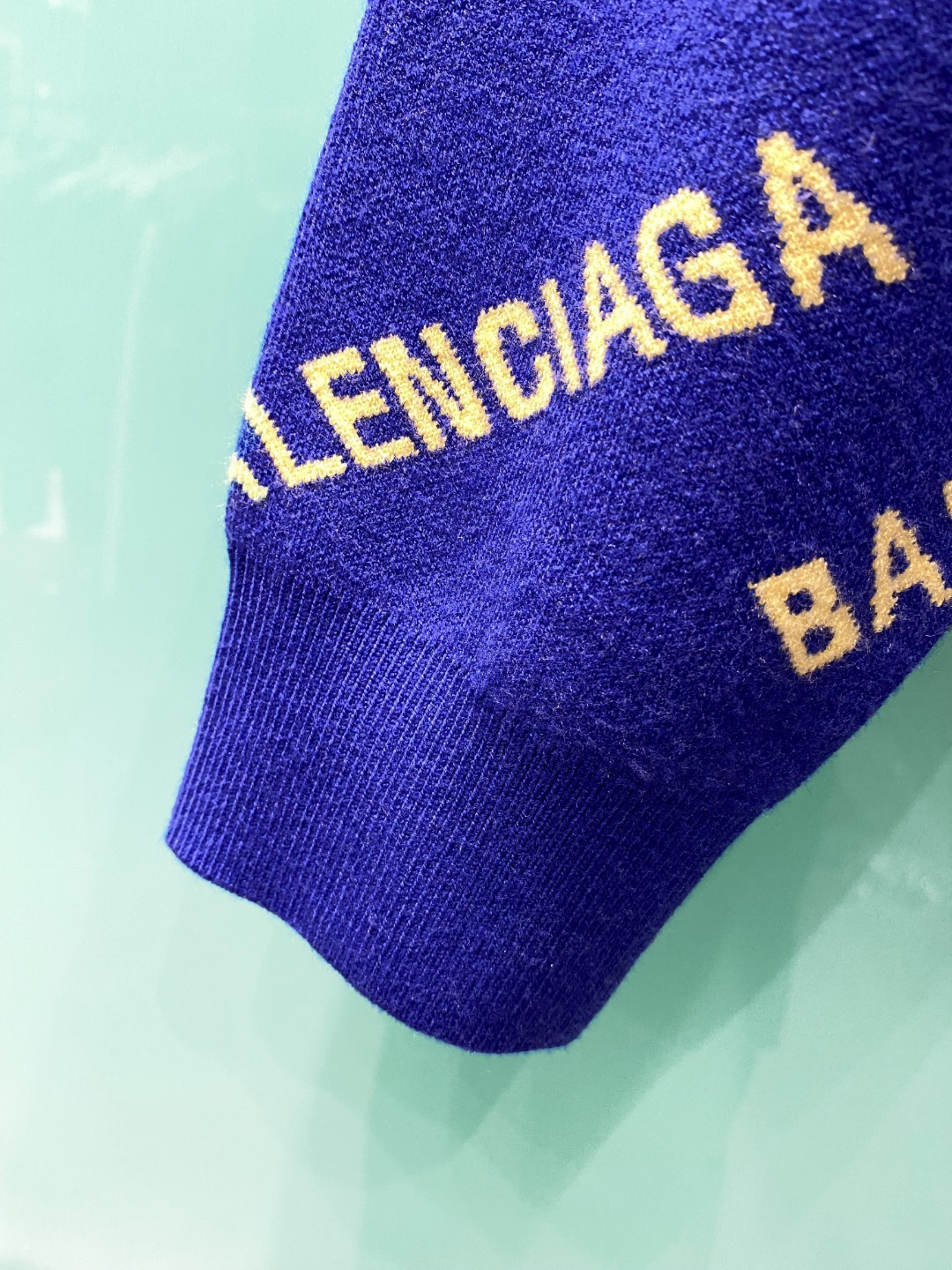 巴黎世家²⁰²⁴毛衣 2024秋冬最新系列，专柜1:1顶级复刻，顶级版本！厚薄适中，可以穿一整个冬天 潮