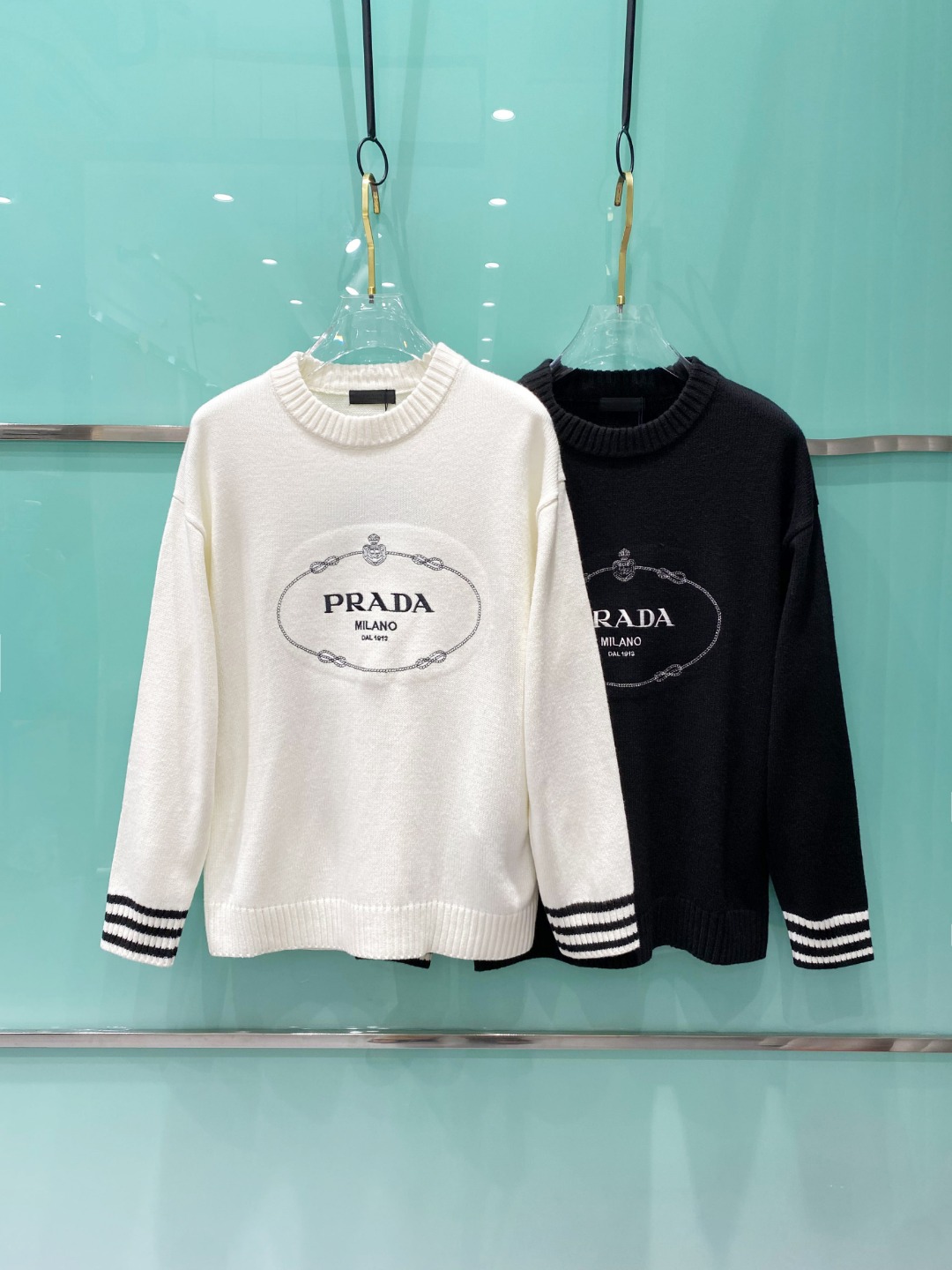 普拉达²⁰²⁴毛衣 2024秋冬最新系列，专柜1:1顶级复刻，顶级版本！厚薄适中，可以穿一整个冬天 潮人