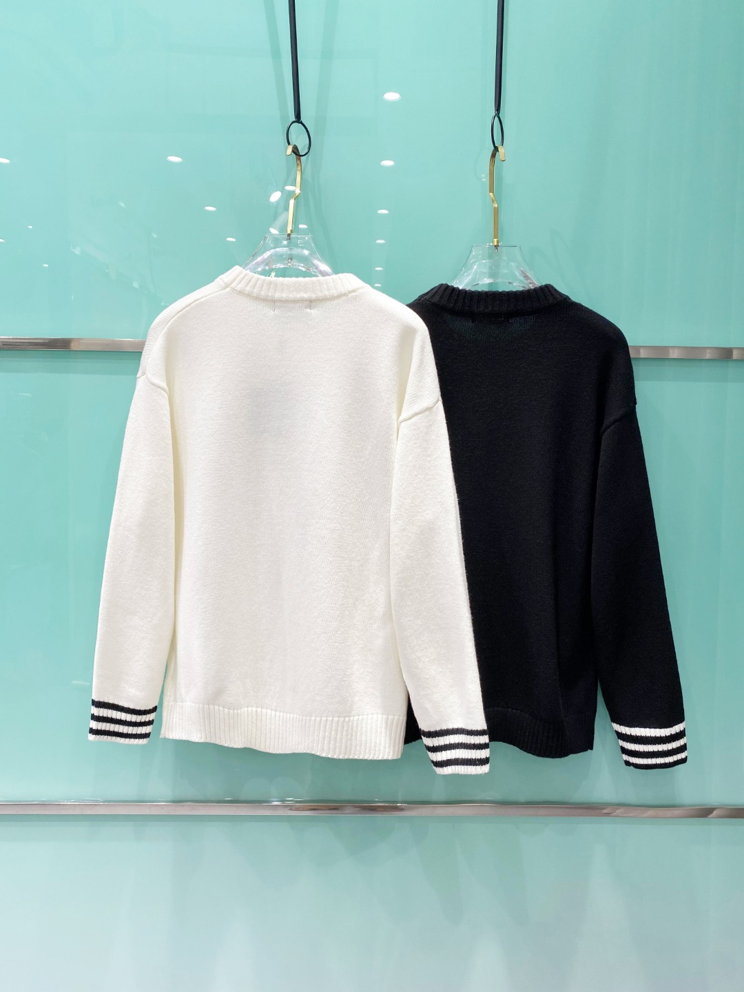 普拉达²⁰²⁴毛衣 2024秋冬最新系列，专柜1:1顶级复刻，顶级版本！厚薄适中，可以穿一整个冬天 潮人