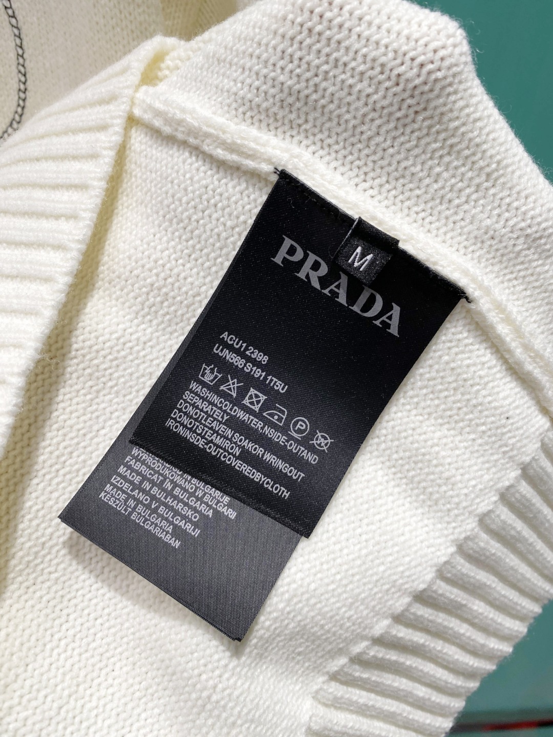 普拉达²⁰²⁴毛衣 2024秋冬最新系列，专柜1:1顶级复刻，顶级版本！厚薄适中，可以穿一整个冬天 潮人