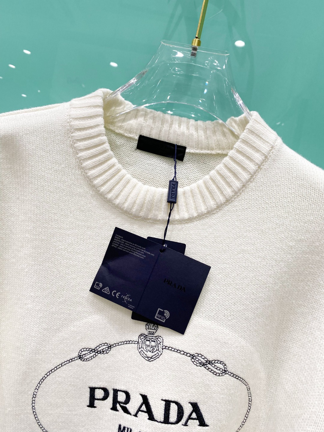 普拉达²⁰²⁴毛衣 2024秋冬最新系列，专柜1:1顶级复刻，顶级版本！厚薄适中，可以穿一整个冬天 潮人