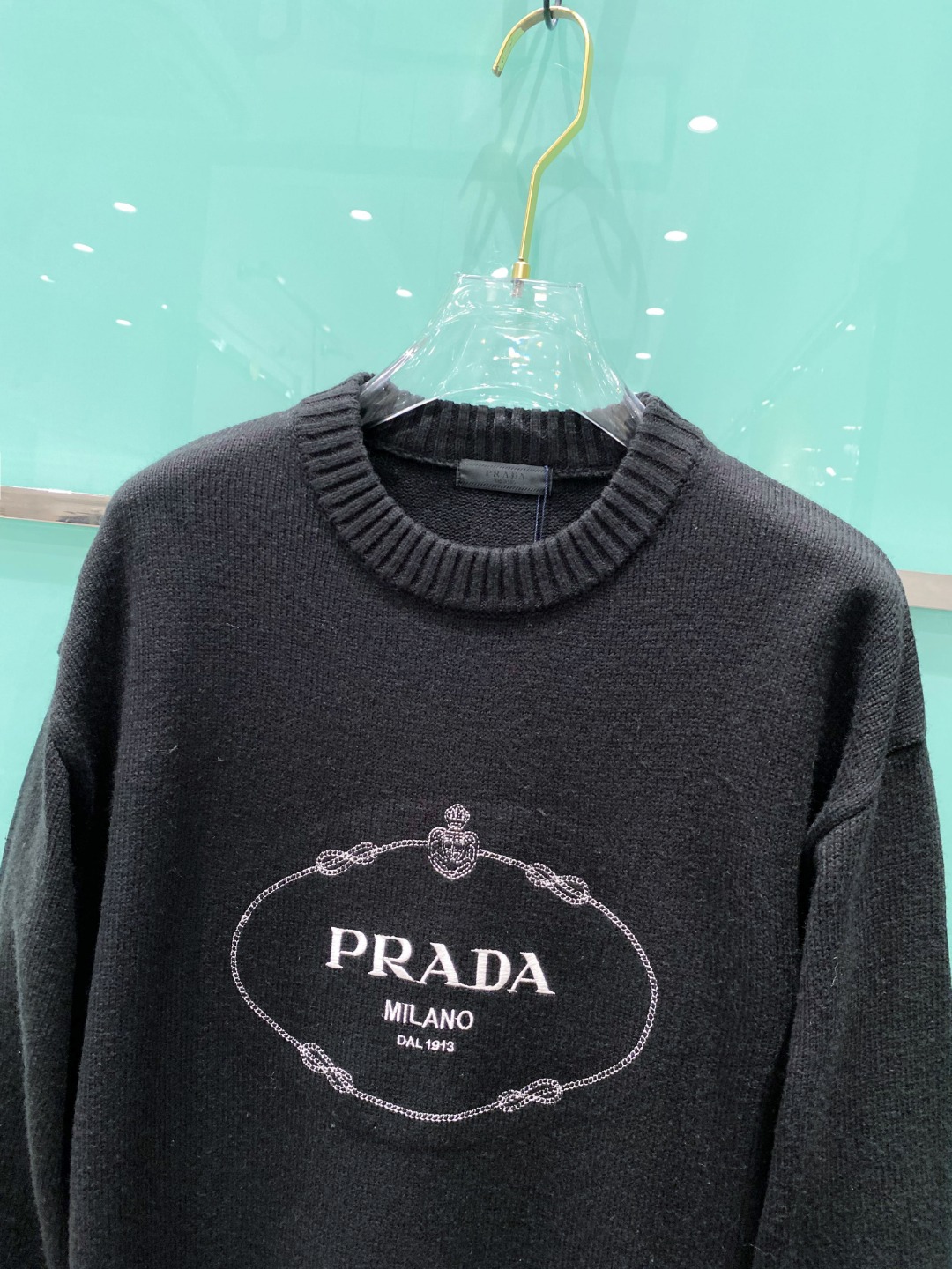 普拉达²⁰²⁴毛衣 2024秋冬最新系列，专柜1:1顶级复刻，顶级版本！厚薄适中，可以穿一整个冬天 潮人