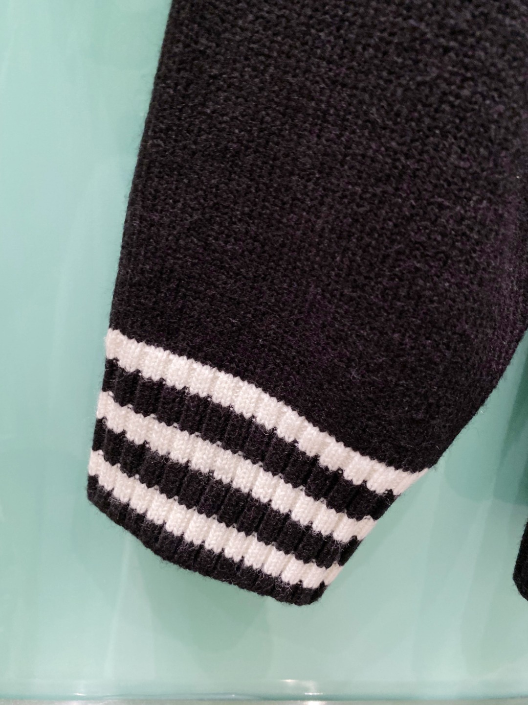 普拉达²⁰²⁴毛衣 2024秋冬最新系列，专柜1:1顶级复刻，顶级版本！厚薄适中，可以穿一整个冬天 潮人