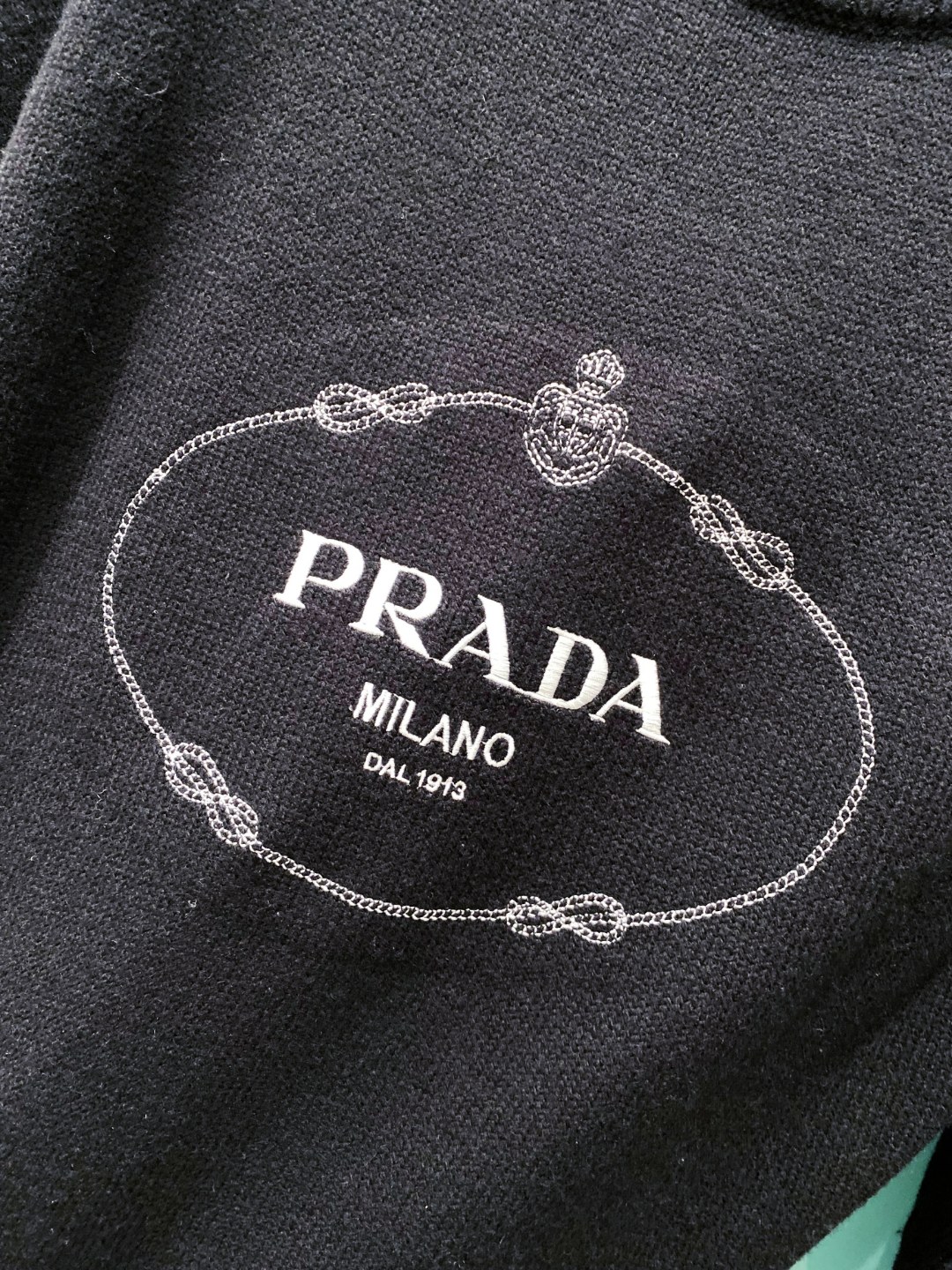 普拉达²⁰²⁴毛衣 2024秋冬最新系列，专柜1:1顶级复刻，顶级版本！厚薄适中，可以穿一整个冬天 潮人