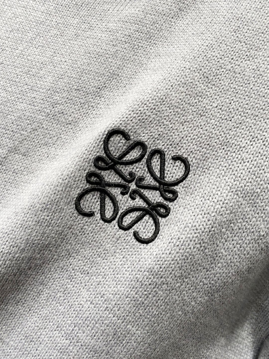 罗意威²⁰²⁴毛衣 2024秋冬最新系列，专柜1:1顶级复刻，顶级版本！厚薄适中，可以穿一整个冬天 潮人