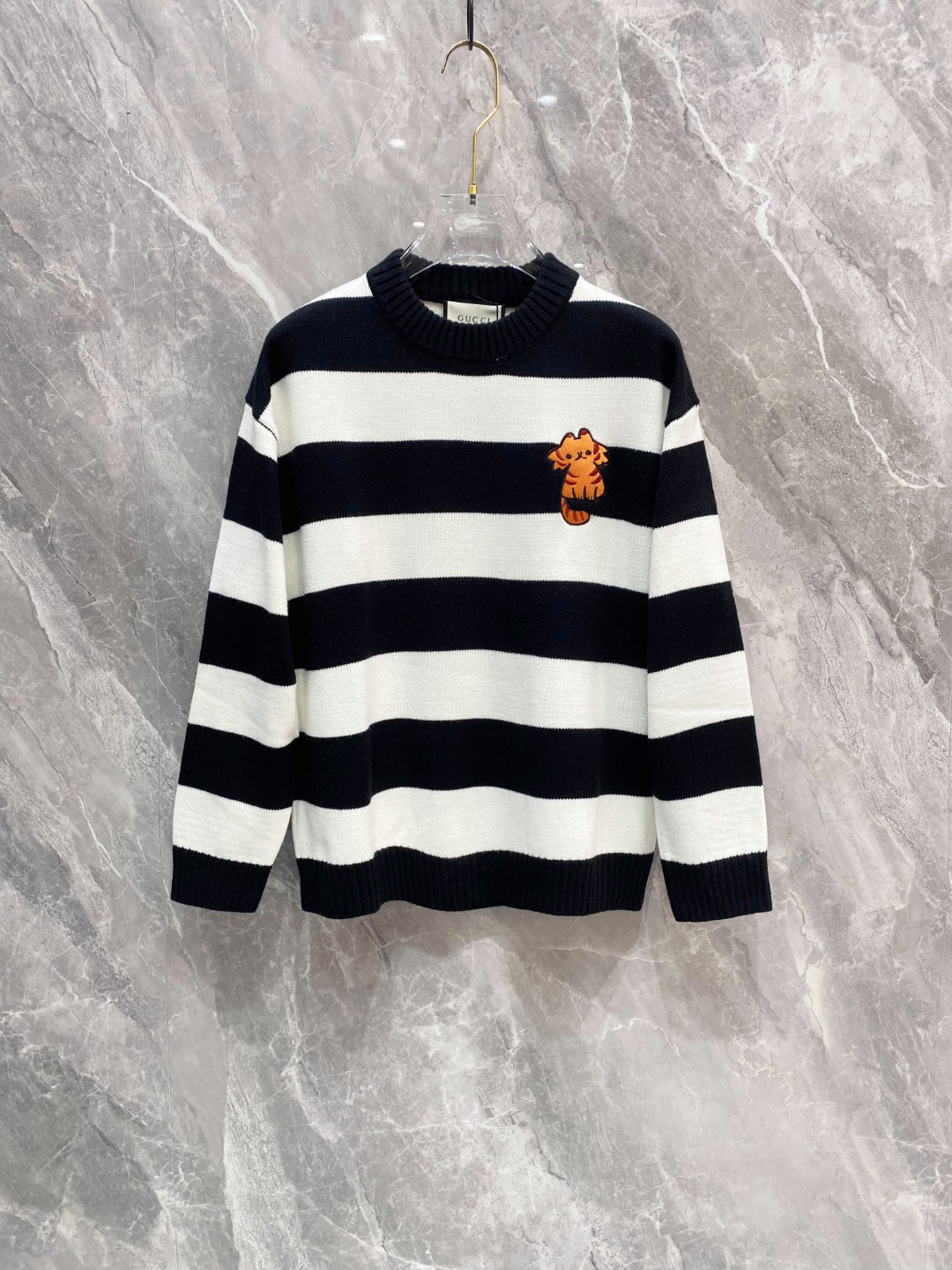 NO:622726,.. P GUCCI sweater latest autumn and winter series, counter 1:1 top replica, top version!  The thickness is moderate and can be worn all winter long. A must-have item for fashionistas!  Those who know the goods should hurry up and get started. Fabric wool, size M~3Xl AAA4...,,gucci,sweaters,alexander wang19860909.. P GUCCI毛衣 秋冬最新系列,专柜1:1顶级复刻,顶级版本！厚薄适中,可以穿一整个冬天 潮人必备单品！懂货的老铁赶紧下手 面料羊毛 尺码M~3Xl AAA4...,,gucci,sweaters,alexander wang,Men's clothing