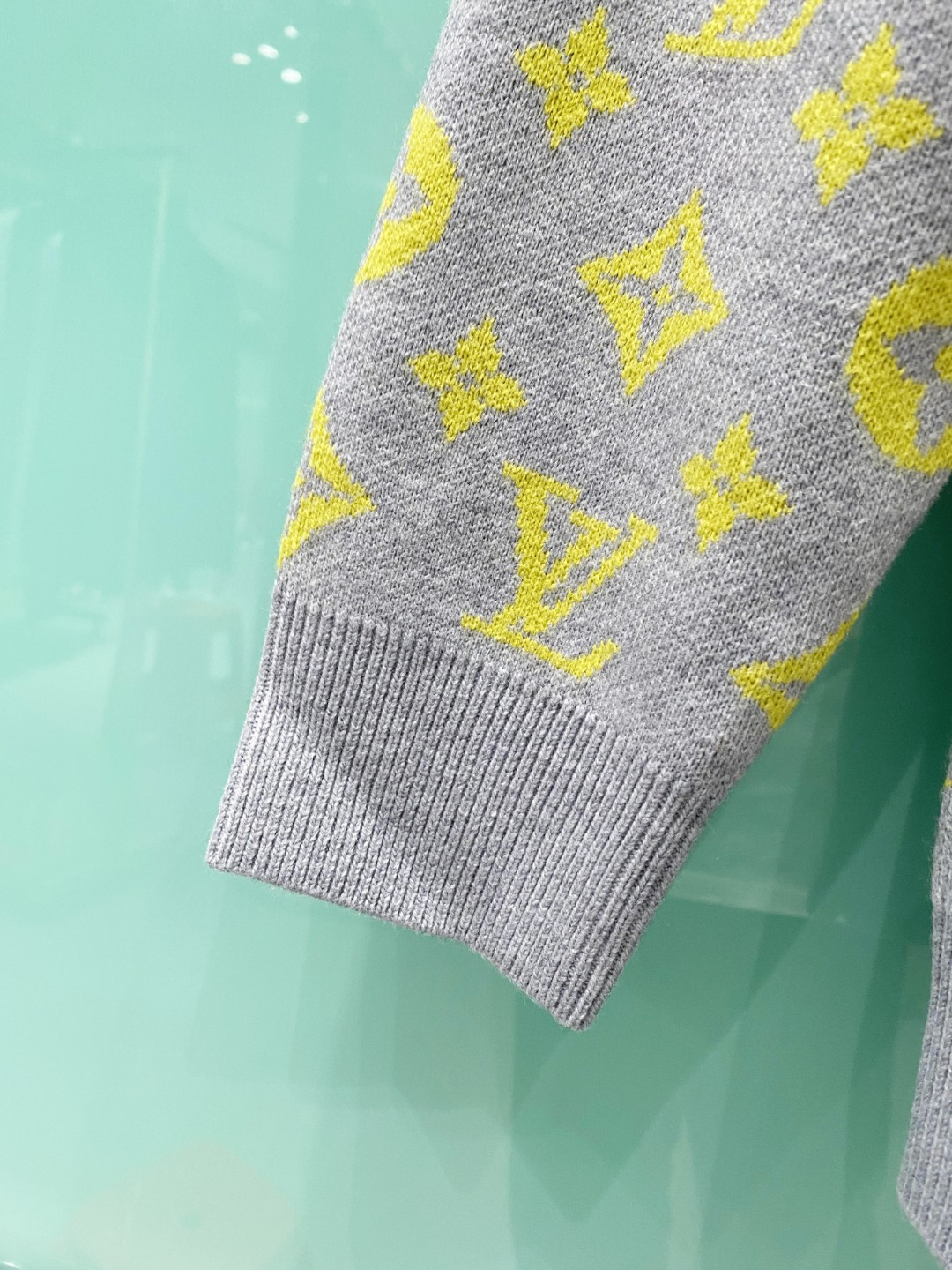 LV²⁰²⁴毛衣 2024秋冬最新系列，专柜1:1顶级复刻，顶级版本！厚薄适中，可以穿一整个冬天 潮人必