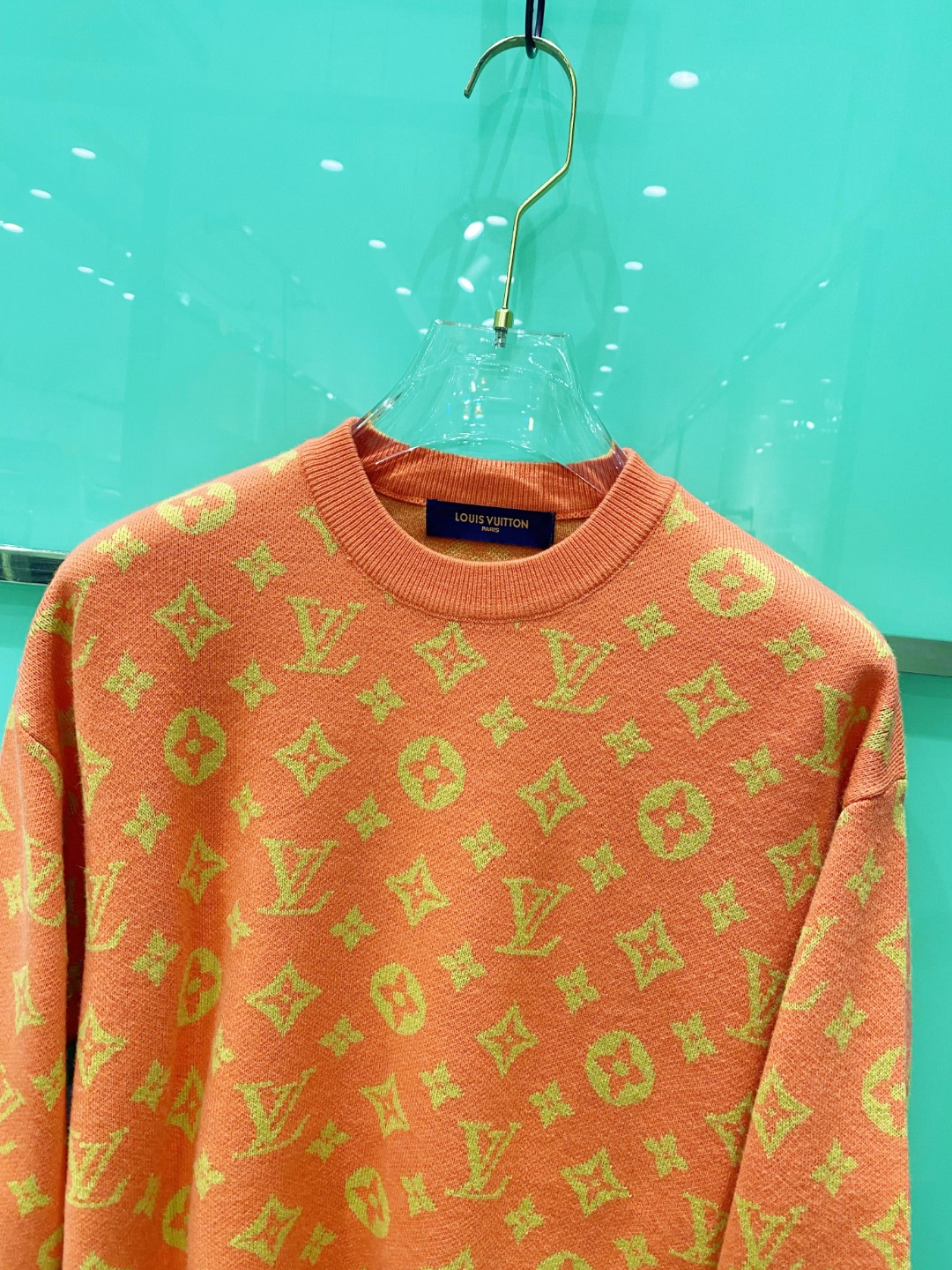 LV²⁰²⁴毛衣 2024秋冬最新系列，专柜1:1顶级复刻，顶级版本！厚薄适中，可以穿一整个冬天 潮人必