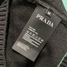 普拉达²⁰²⁴毛衣 2024秋冬最新系列,专柜1:1顶级复刻,全品相!加厚款,潮人必备单品!懂货的老铁赶 普拉达²⁰²⁴毛衣 2024秋冬最新系列,专柜1:1顶级复刻,全品相!加厚款,潮人必备单品!懂货的老铁赶