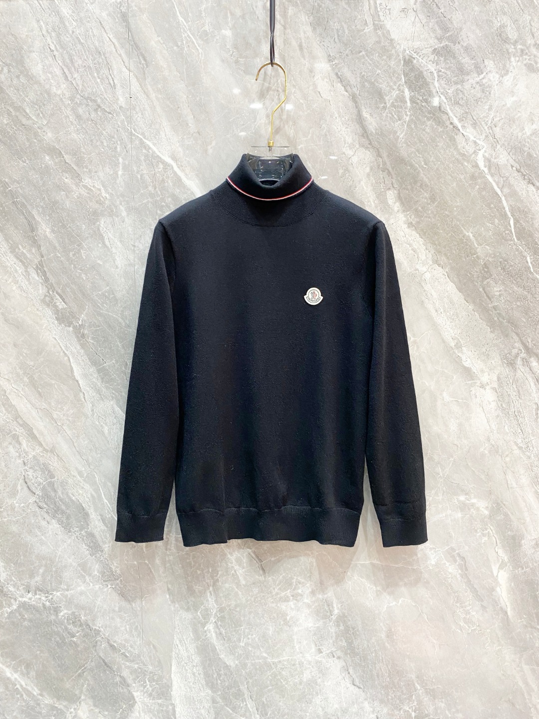 NO:622717,.. P masked sweater, the latest autumn and winter series, counter 1:1 top replica, top version!  The thickness is moderate and can be worn all winter long. A must-have item for fashionistas!  Those who know the goods should hurry up and buy the fabric wool, size M~3Xl AAA4...,,Moncler,sweaters,alexander wang19860909.. P 蒙口毛衣 秋冬最新系列,专柜1:1顶级复刻,顶级版本！厚薄适中,可以穿一整个冬天 潮人必备单品！懂货的老铁赶紧下手 面料羊毛 尺码M~3Xl AAA4...,,Moncler,sweaters,alexander wang,Men's clothing