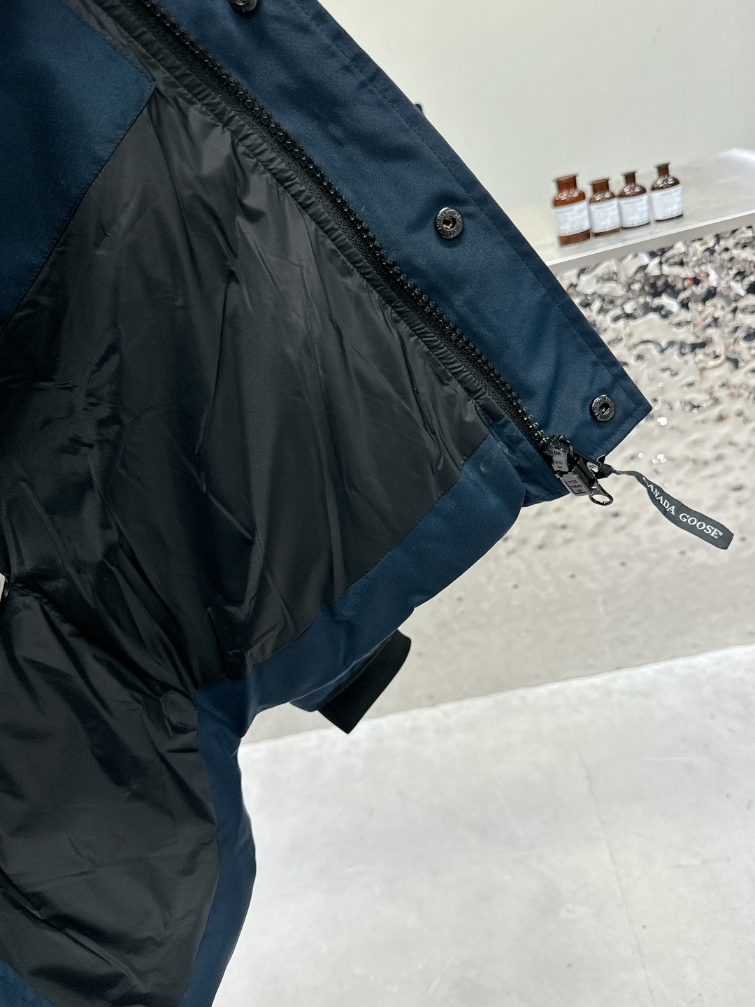 Top-grade Canada Goose jacket, unisex, detachable coyote fur hood, waterproof, windproof, YKK zipper, adjustable waist, warm and stylish for extreme cold.-Big cat