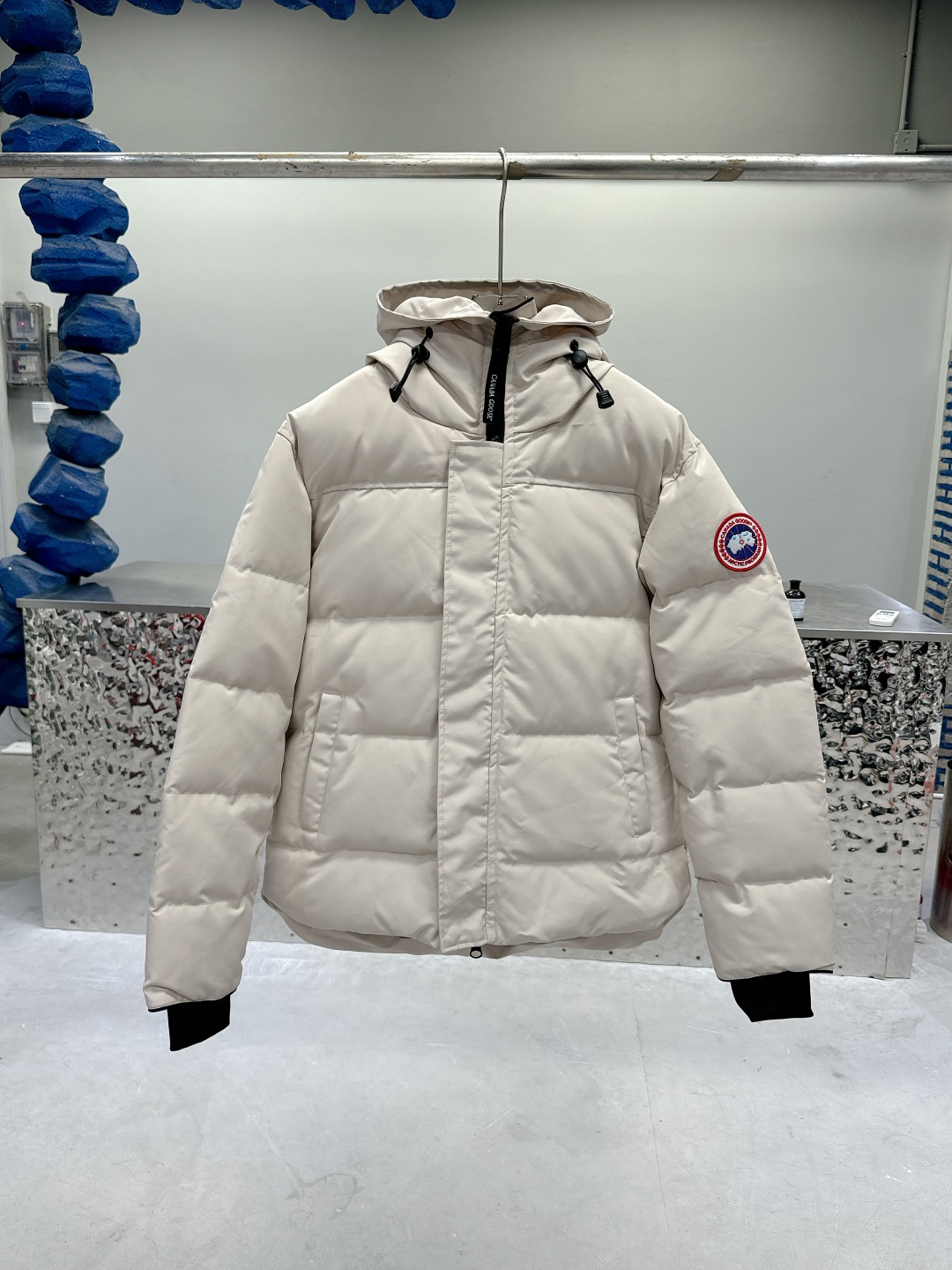 Top-grade Canada Goose jacket, unisex, detachable coyote fur hood, waterproof, windproof, YKK zipper, adjustable waist, cold-proof design. Keeps warm in extreme cold.-Big cat