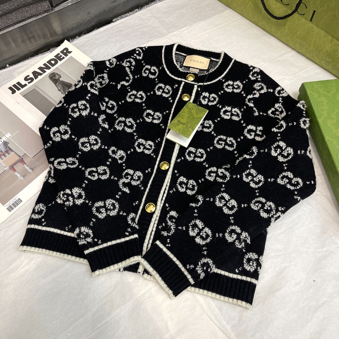 Gucci Impostore
 Abbigliamento Cardigan Maglione Colore albicocca Marrone Oro Lavorazione a maglia Lana