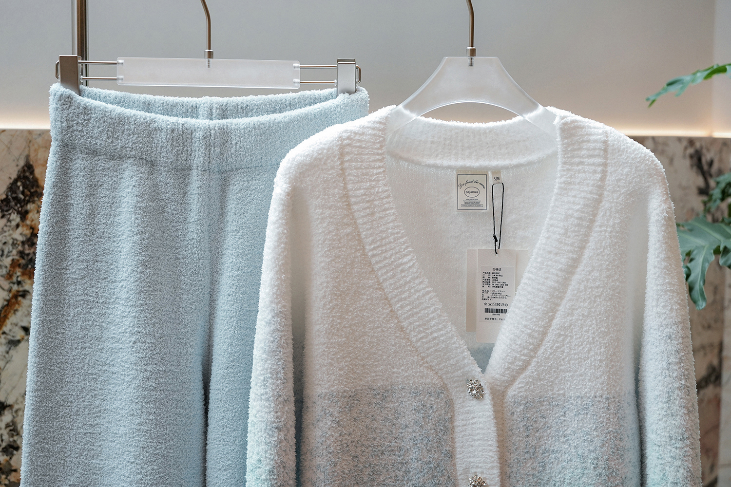 SNIDEL V-neck cardigan featuring an easy-wear front closure, finished - Comprehensive 2