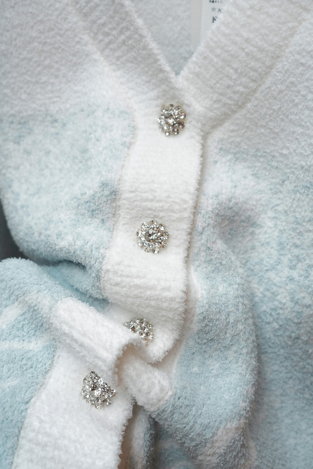 SNIDEL V-neck cardigan featuring an easy-wear front closure, finished - Comprehensive 3