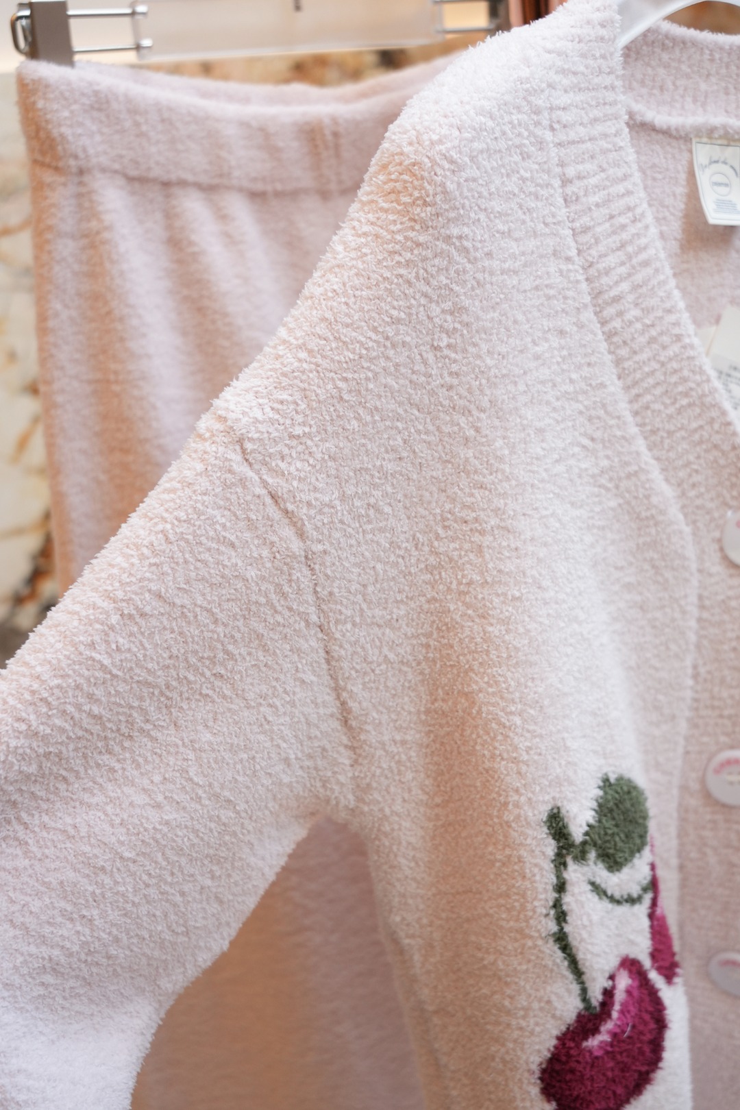 V-neck cardigan silhouette with a clean, refined design - Comprehensive 7