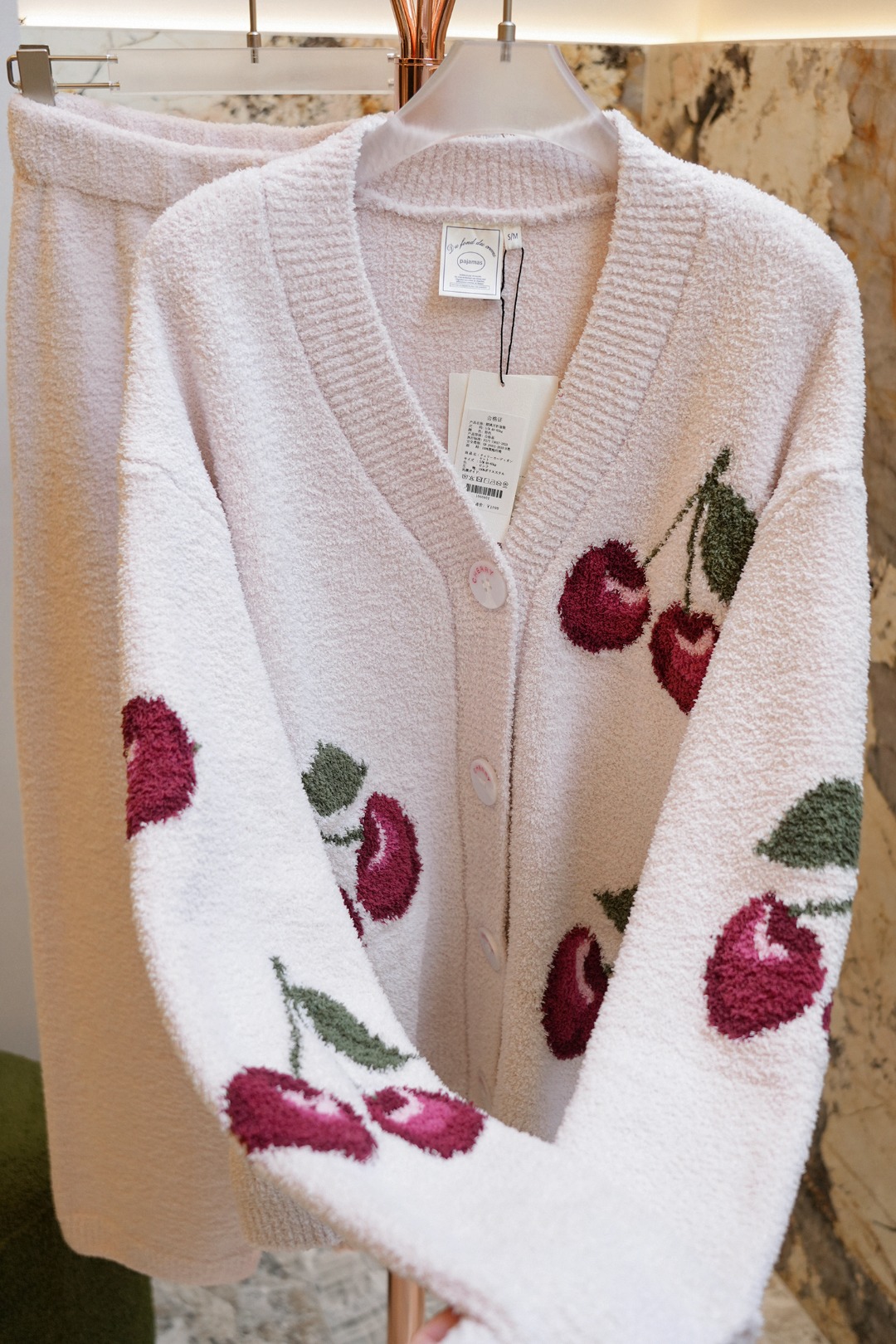 V-neck cardigan silhouette with a clean, refined design - Comprehensive 3