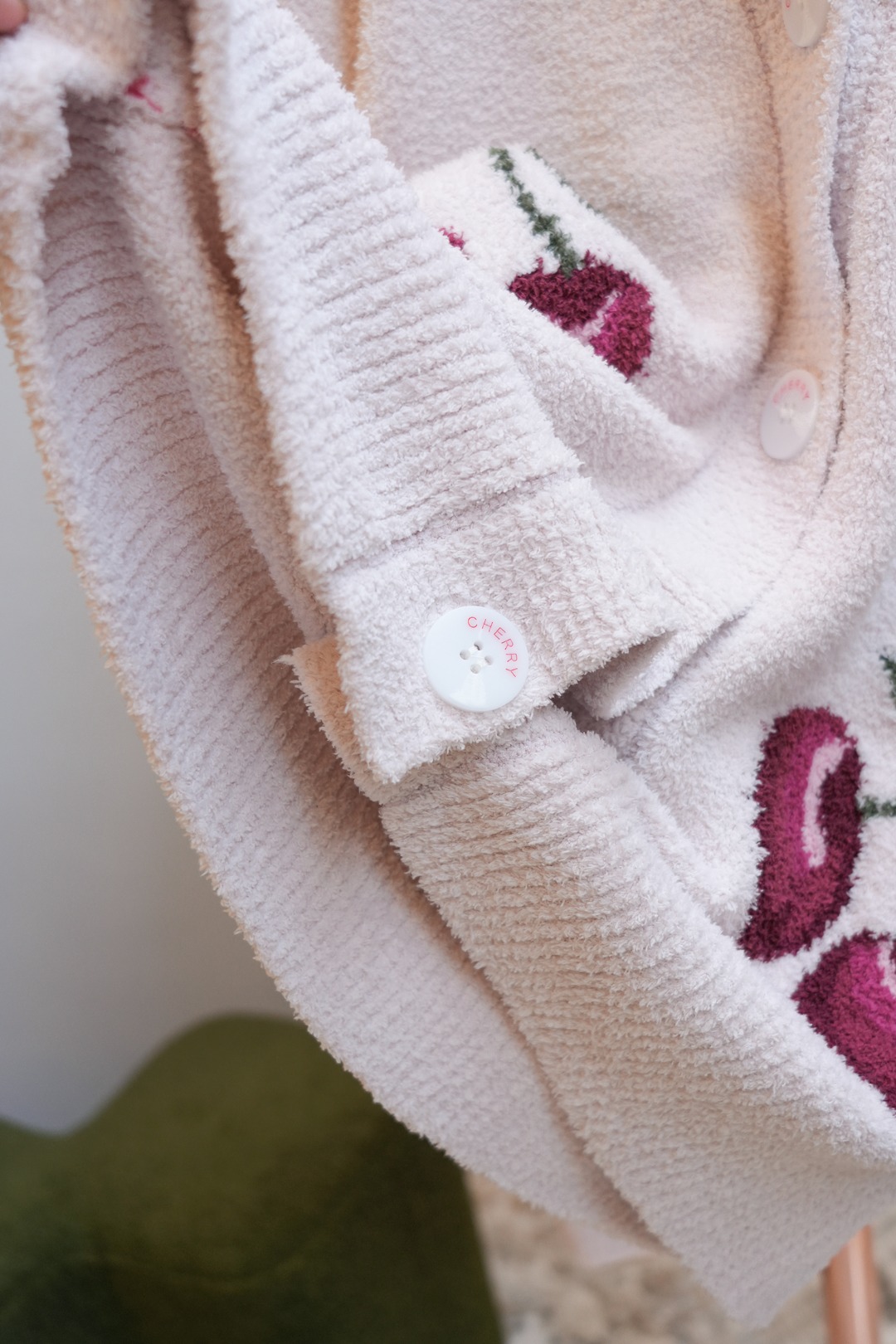 V-neck cardigan silhouette with a clean, refined design - Comprehensive 8