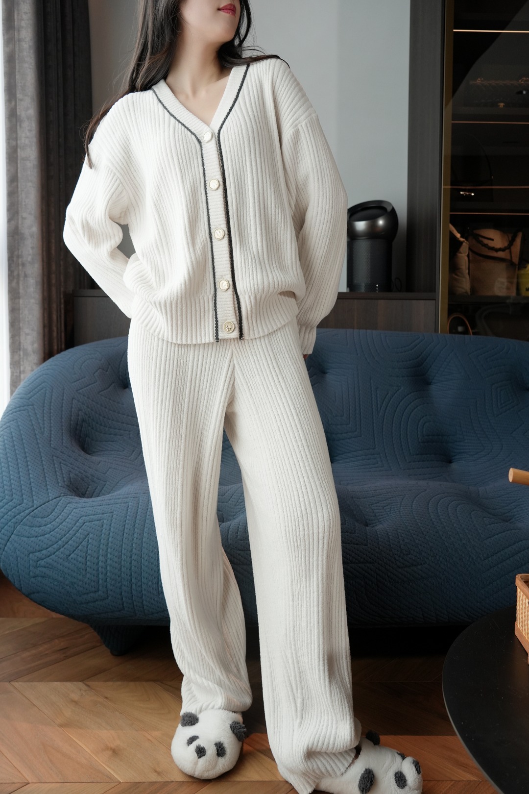 Two-Piece Set: Top and Trousers - Comprehensive 2